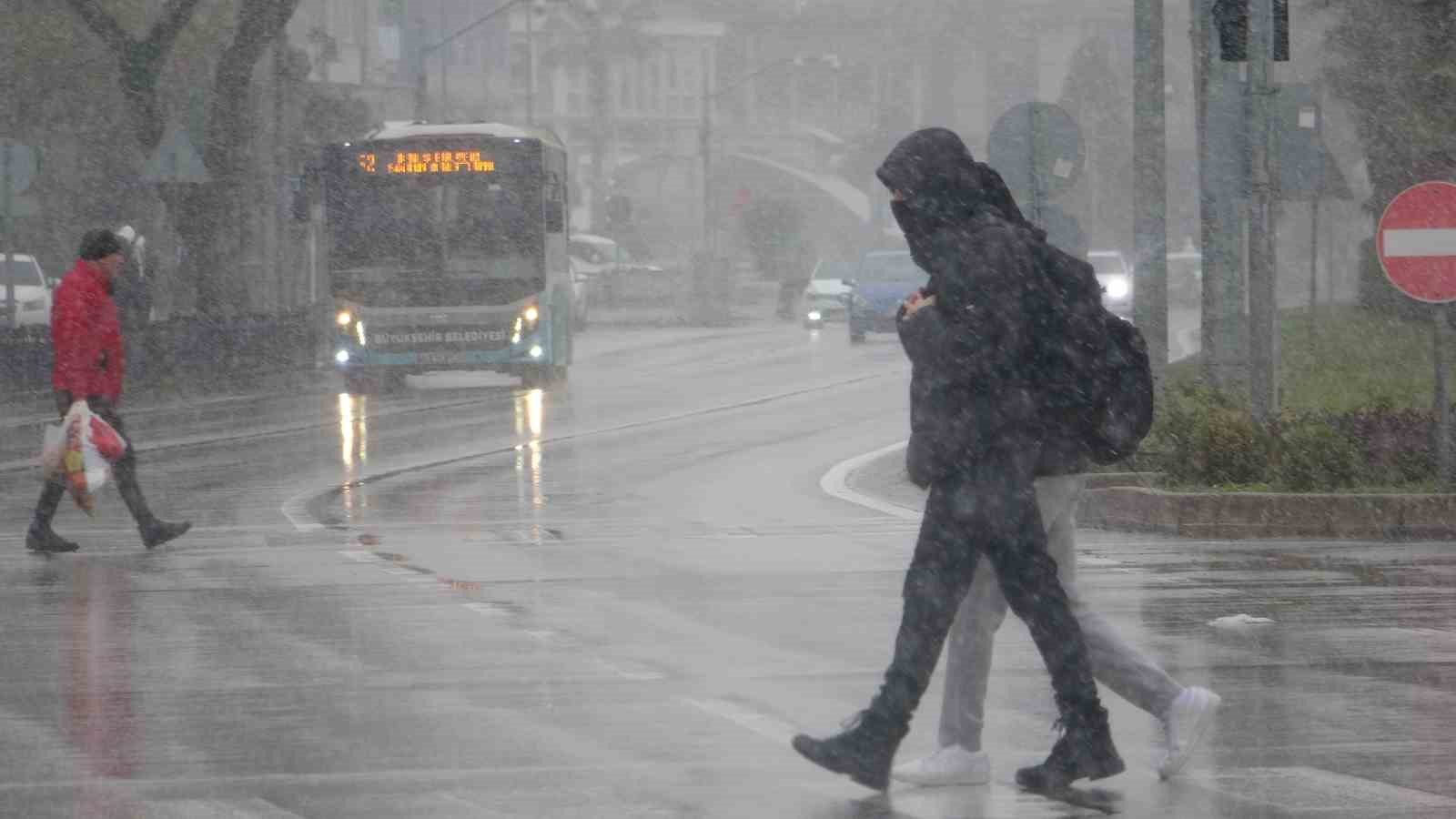 Samsun merkezde kar yağışı etkili oldu
