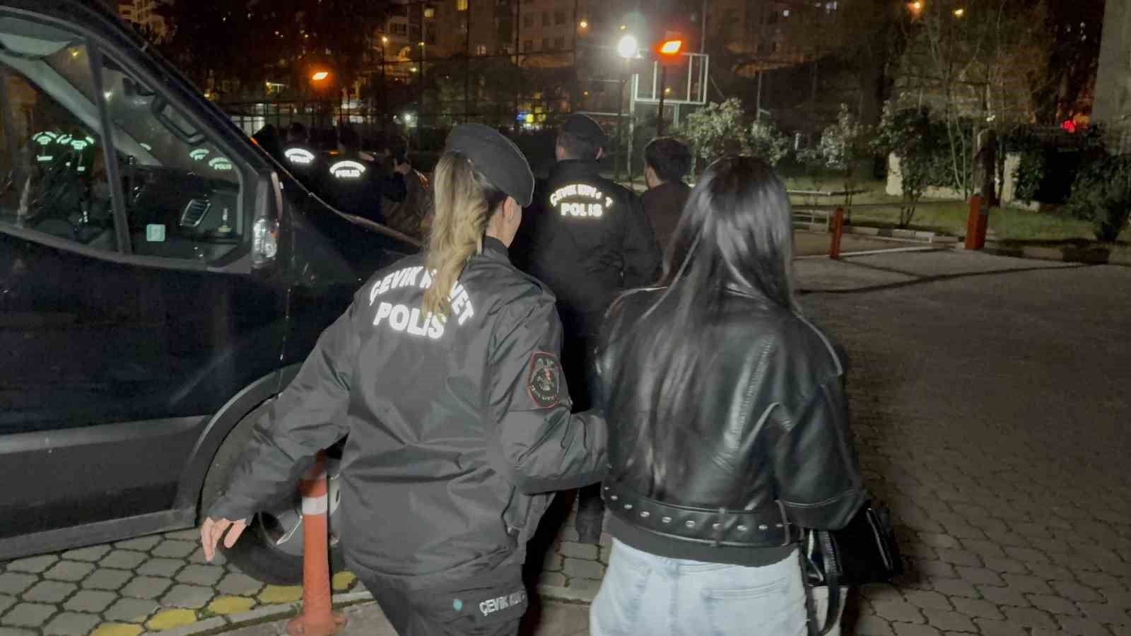 Samsun merkezli 6 ilde yasa dışı bahis operasyonu: 14 tutuklama
Samsun merkezli 6 ilde yasa dışı bahis operasyonu: 14 tutuklama