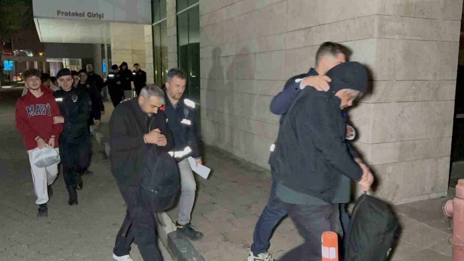 Samsun merkezli 6 ilde yasa dışı bahis operasyonu: 14 tutuklama
Samsun merkezli 6 ilde yasa dışı bahis operasyonu: 14 tutuklama