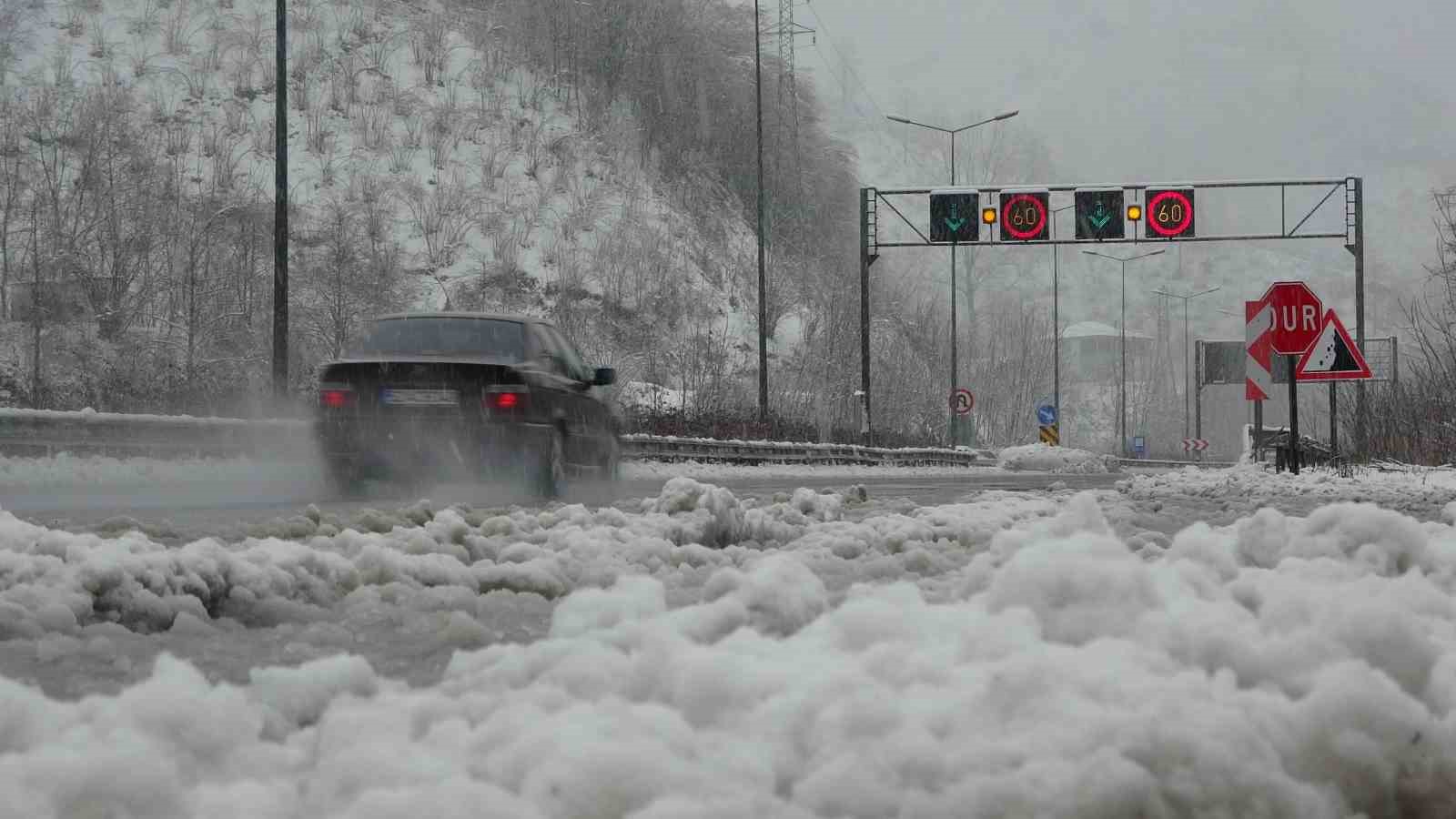 Samsun-Ordu karayolunda kar yağışı
