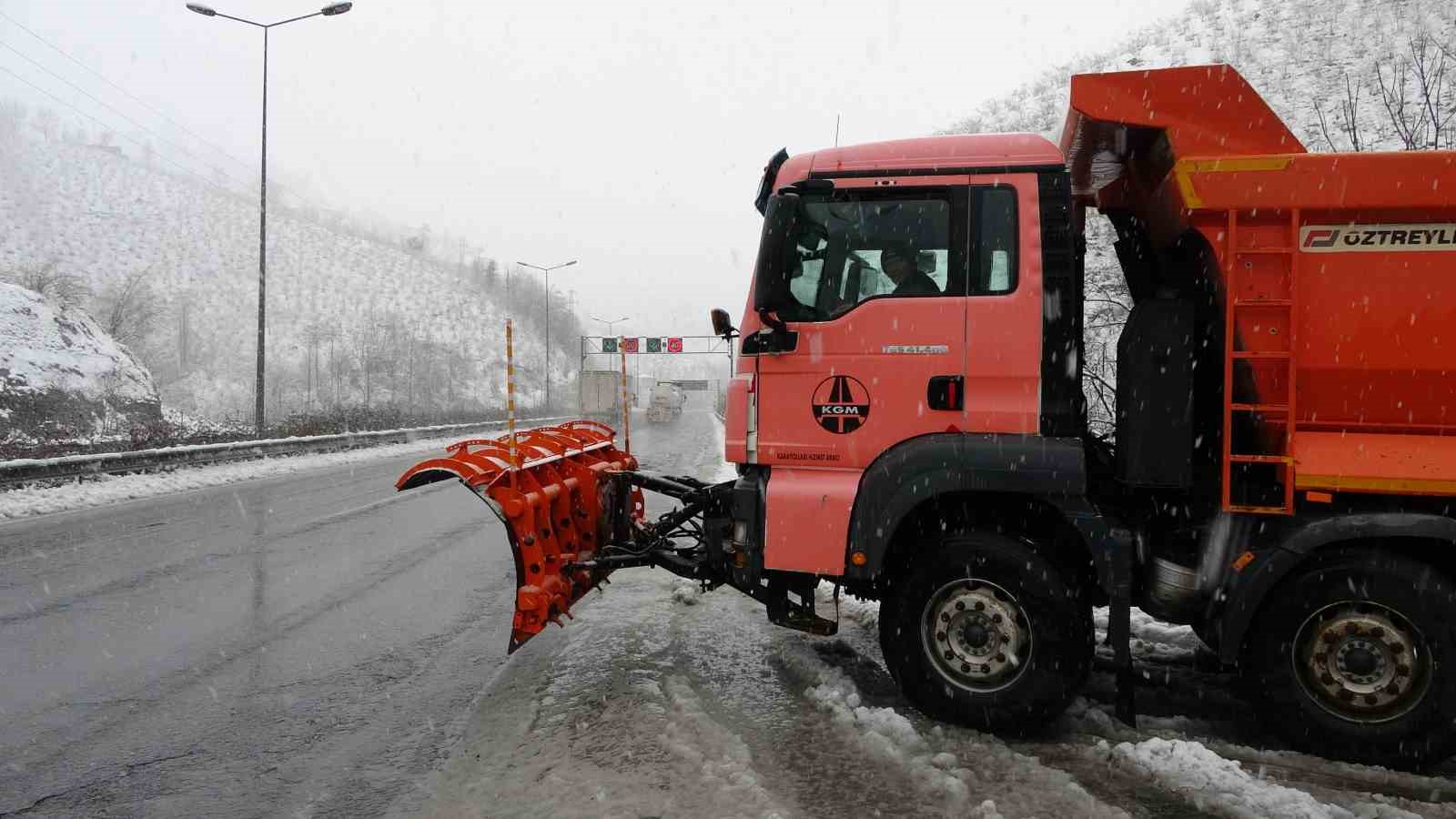 Samsun-Ordu karayolunda kar yağışı
