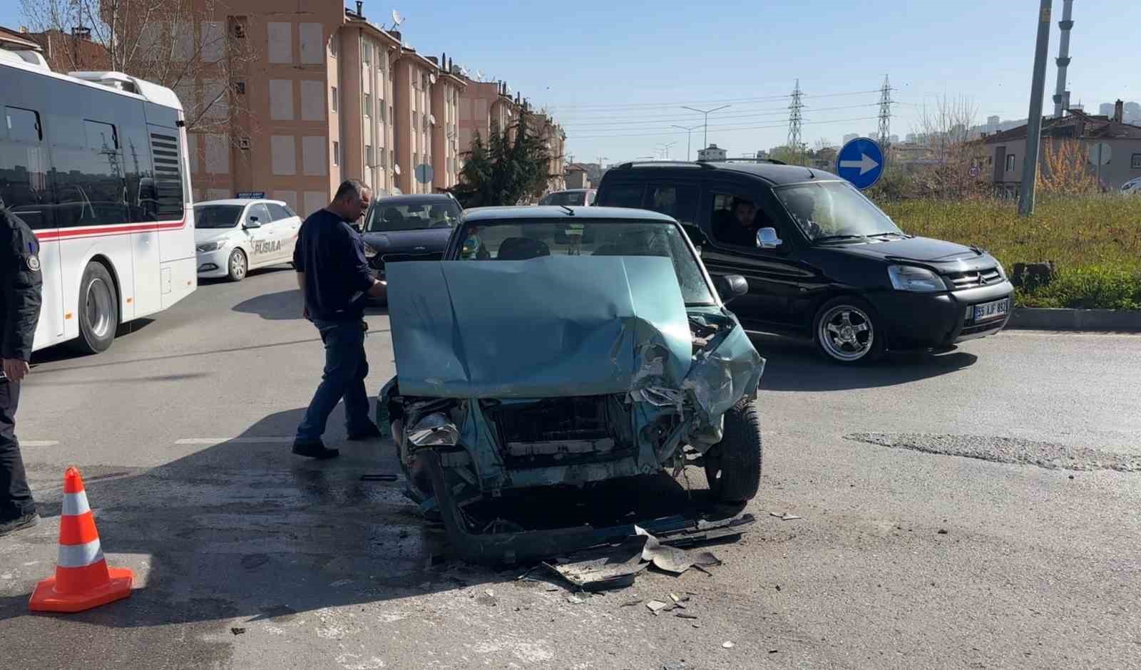 Samsun Şehir Hastanesi kavşağında yine kaza: 4 yaralı
