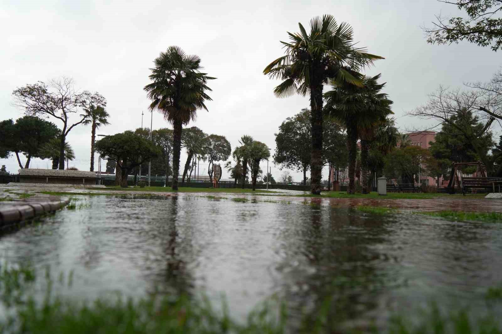 Samsun’a son 3 günde 300 kilo yağış düştü
Samsun’a son 3 günde 300 kilo yağış düştü
