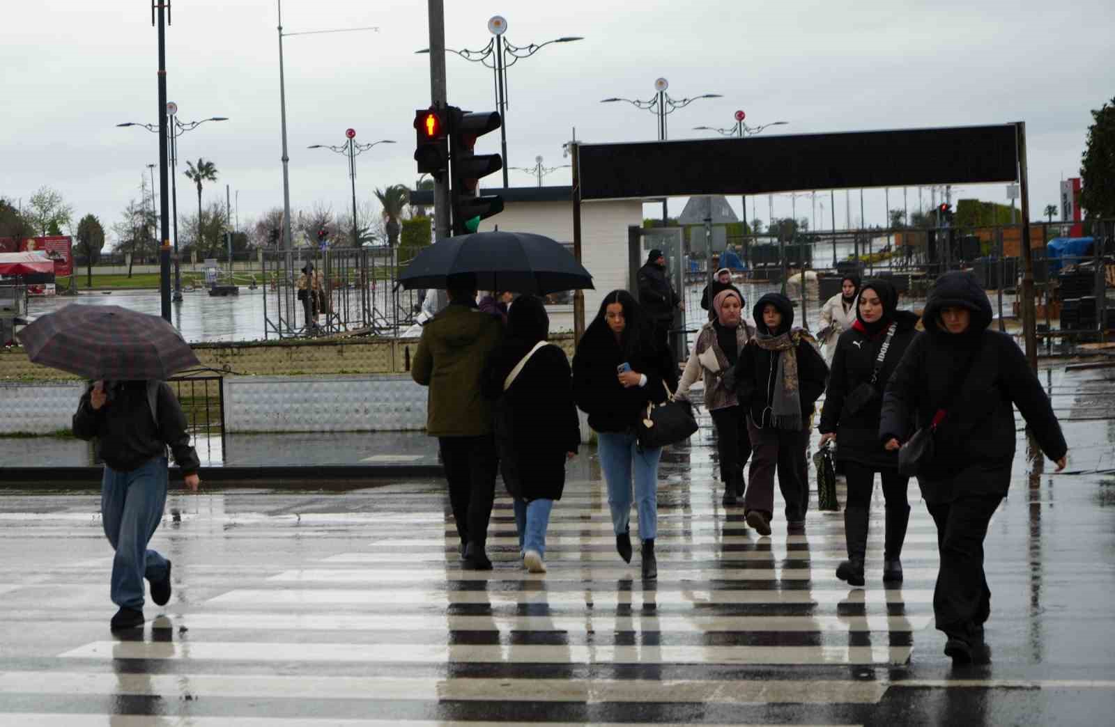 Samsun’a son 3 günde 300 kilo yağış düştü
Samsun’a son 3 günde 300 kilo yağış düştü
