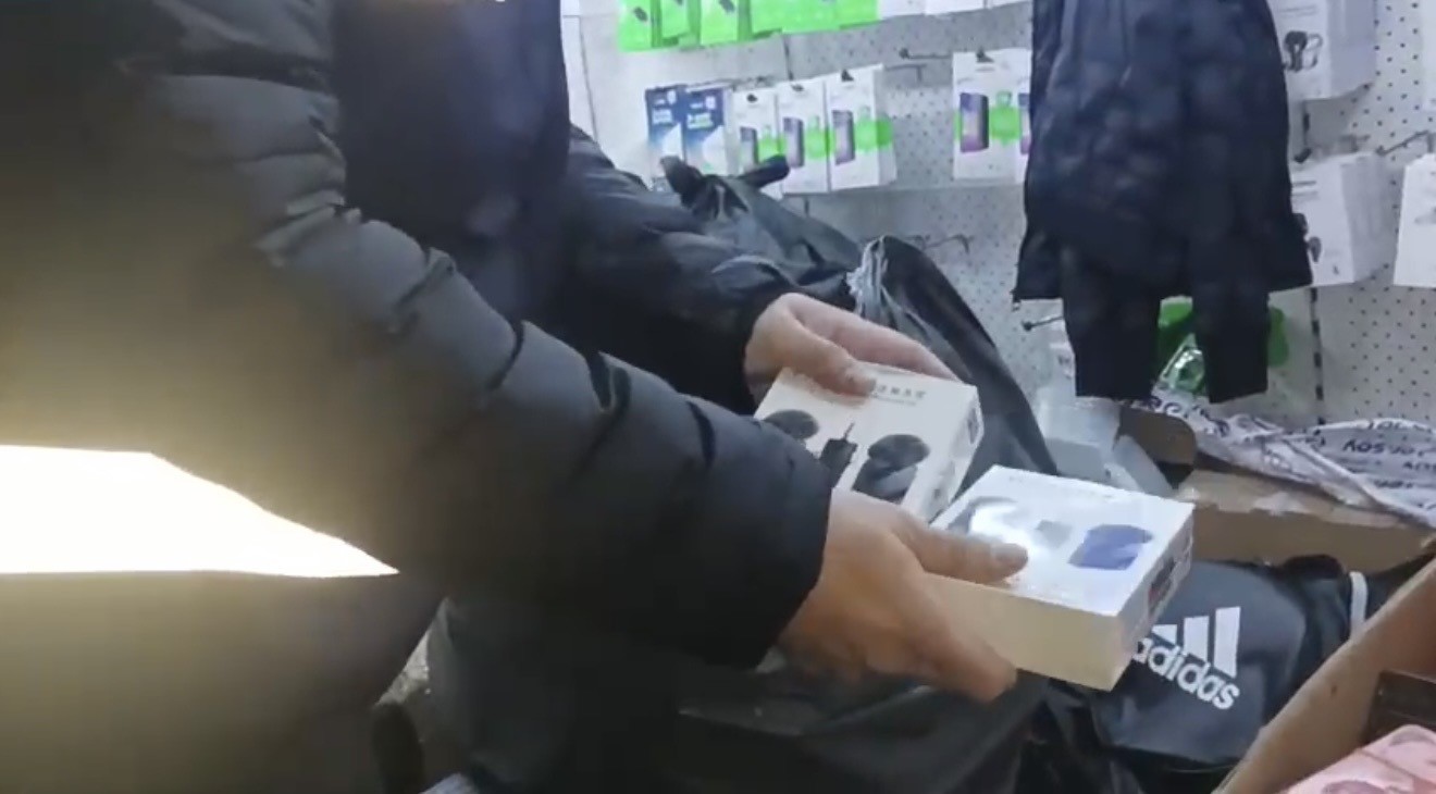 Samsun’da 1 milyon TL’lik kaçak elektronik eşya ve aksesuarı ele geçirildi
