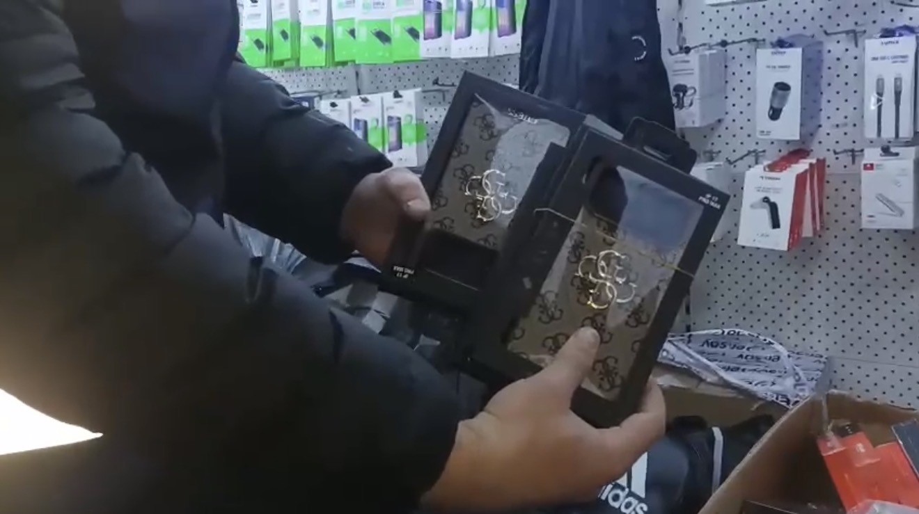 Samsun’da 1 milyon TL’lik kaçak elektronik eşya ve aksesuarı ele geçirildi
