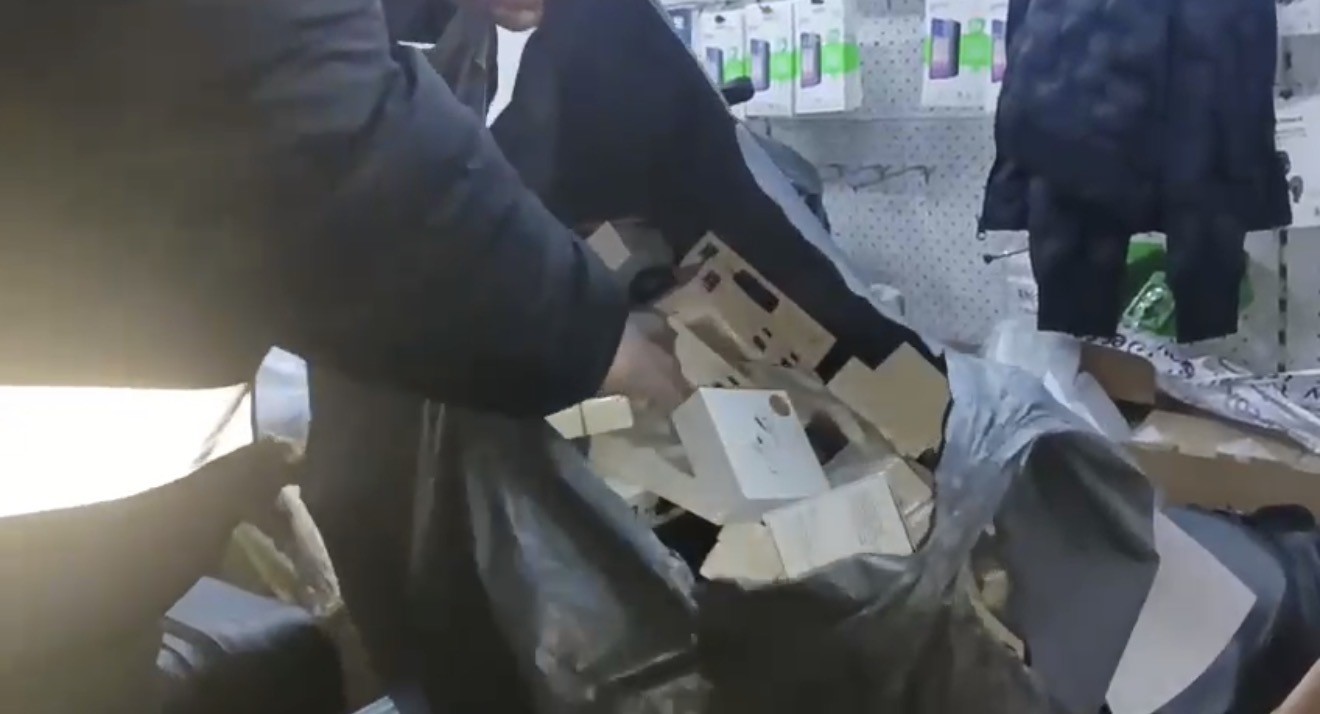 Samsun’da 1 milyon TL’lik kaçak elektronik eşya ve aksesuarı ele geçirildi
