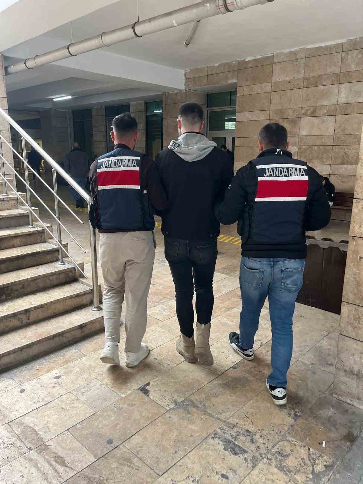 Samsun’da 14 yıl hapis cezasıyla aranan dolandırıcı yakalandı
