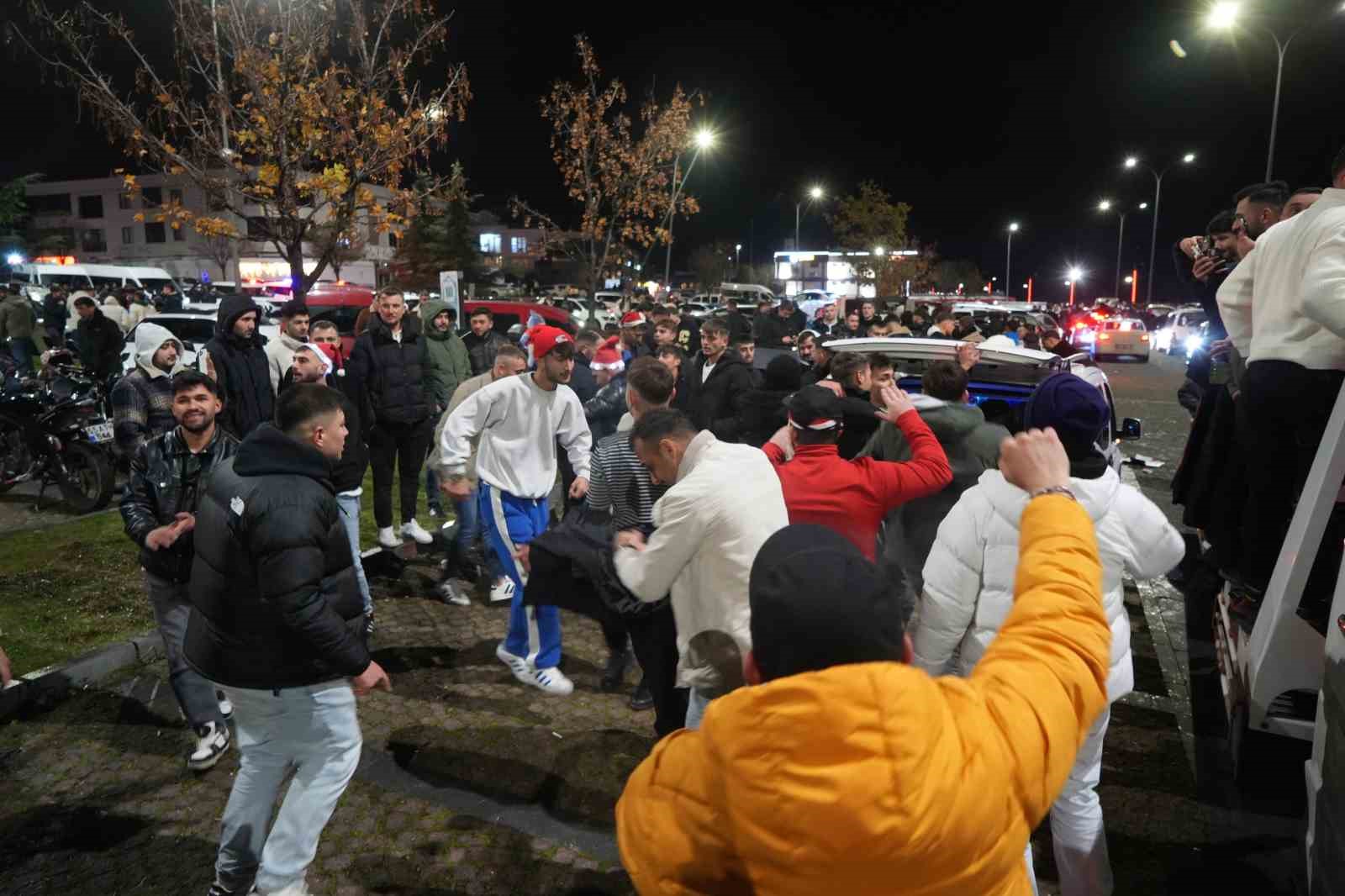 Samsun’da 2026 coşkusu: Yüzlerce kişi yeni yıla dans ve müzikle girdi
