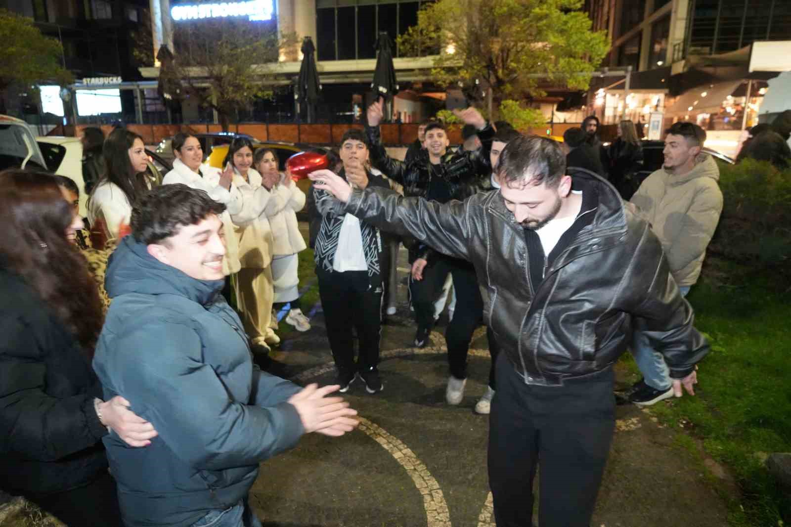 Samsun’da 2026 coşkusu: Yüzlerce kişi yeni yıla dans ve müzikle girdi
