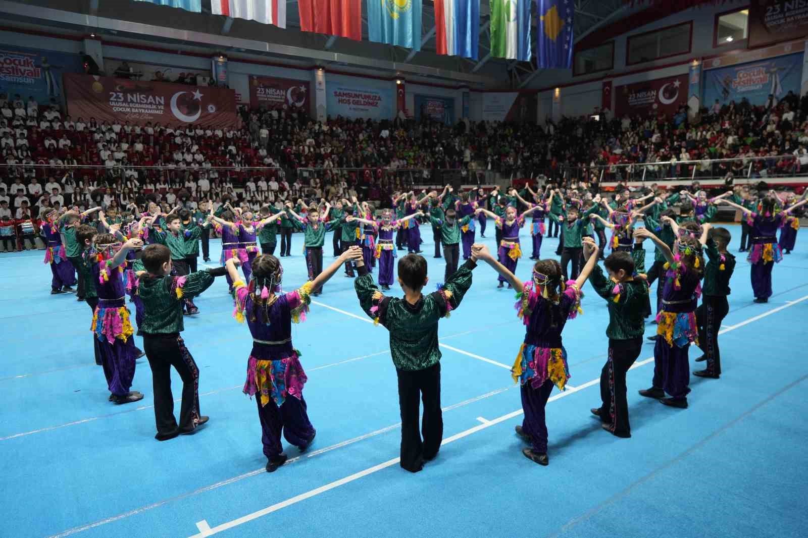 Samsun’da 23 Nisan, dünya çocuklarıyla kutlandı
