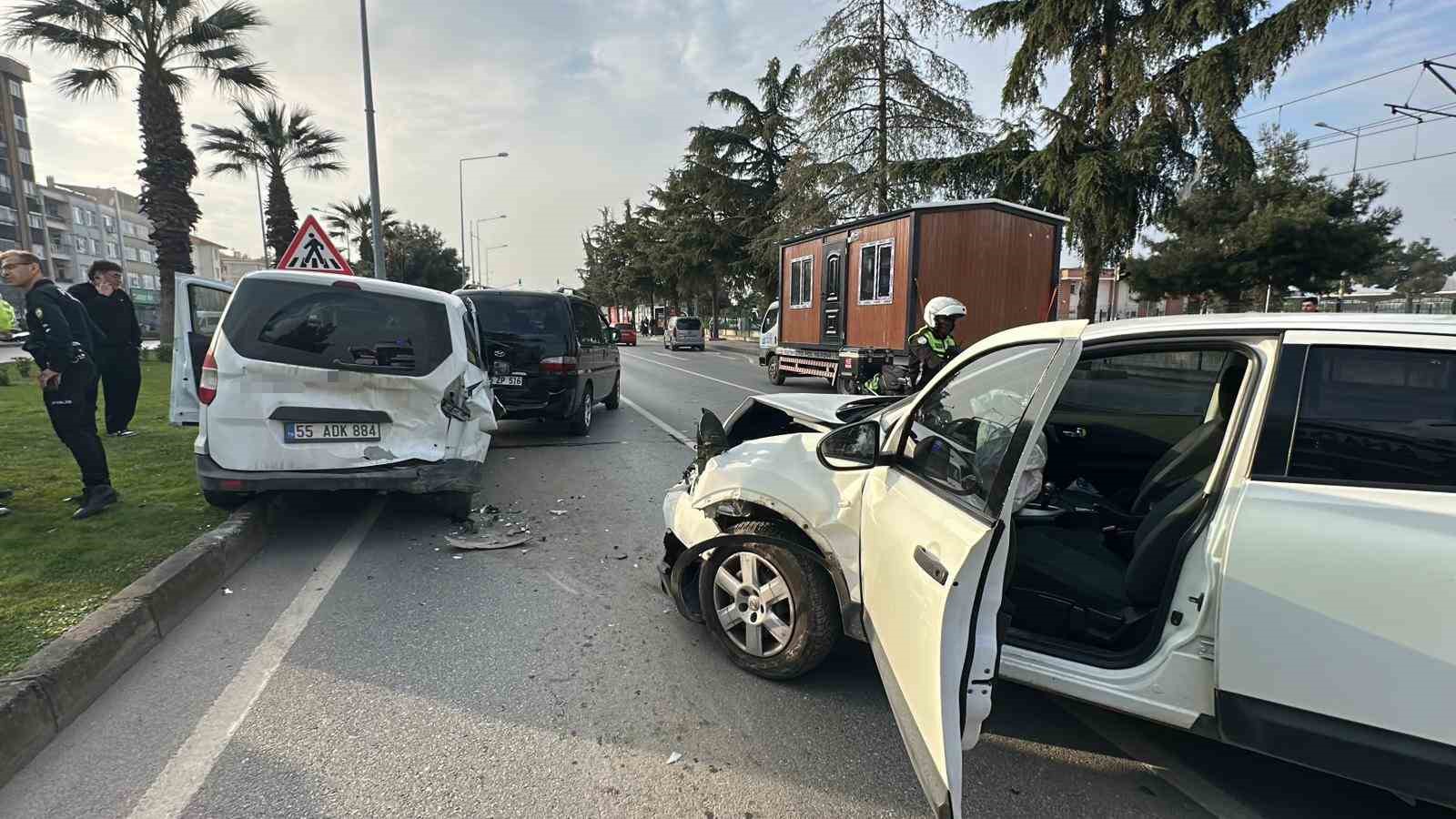 Samsun’da 4 araçlı zincirleme kaza: 3 yaralı
