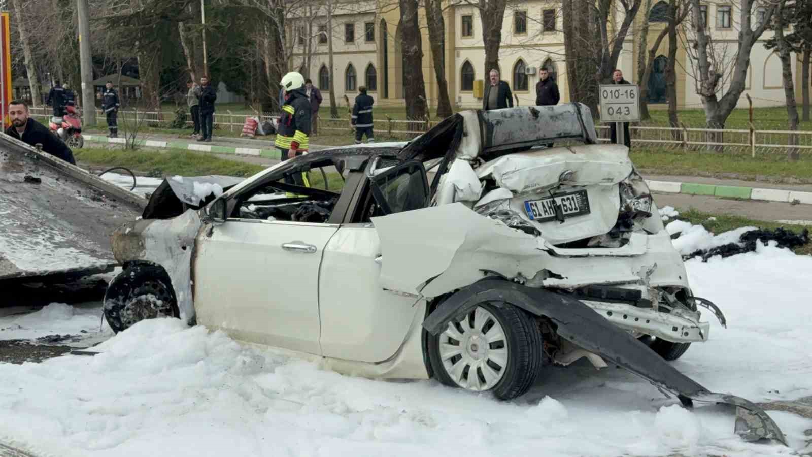 Samsun’da 5 araçlı zincirleme kaza: 3 otomobil alev alev yandı, 4 yaralı
