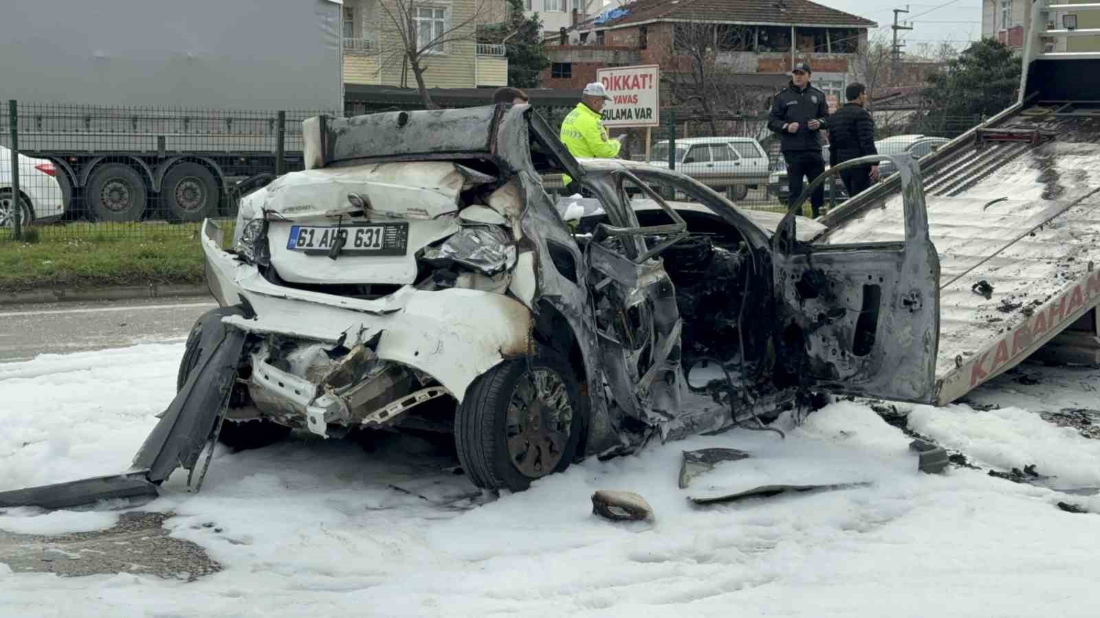 Samsun’da 5 araçlı zincirleme kaza: 3 otomobil alev alev yandı, 4 yaralı
