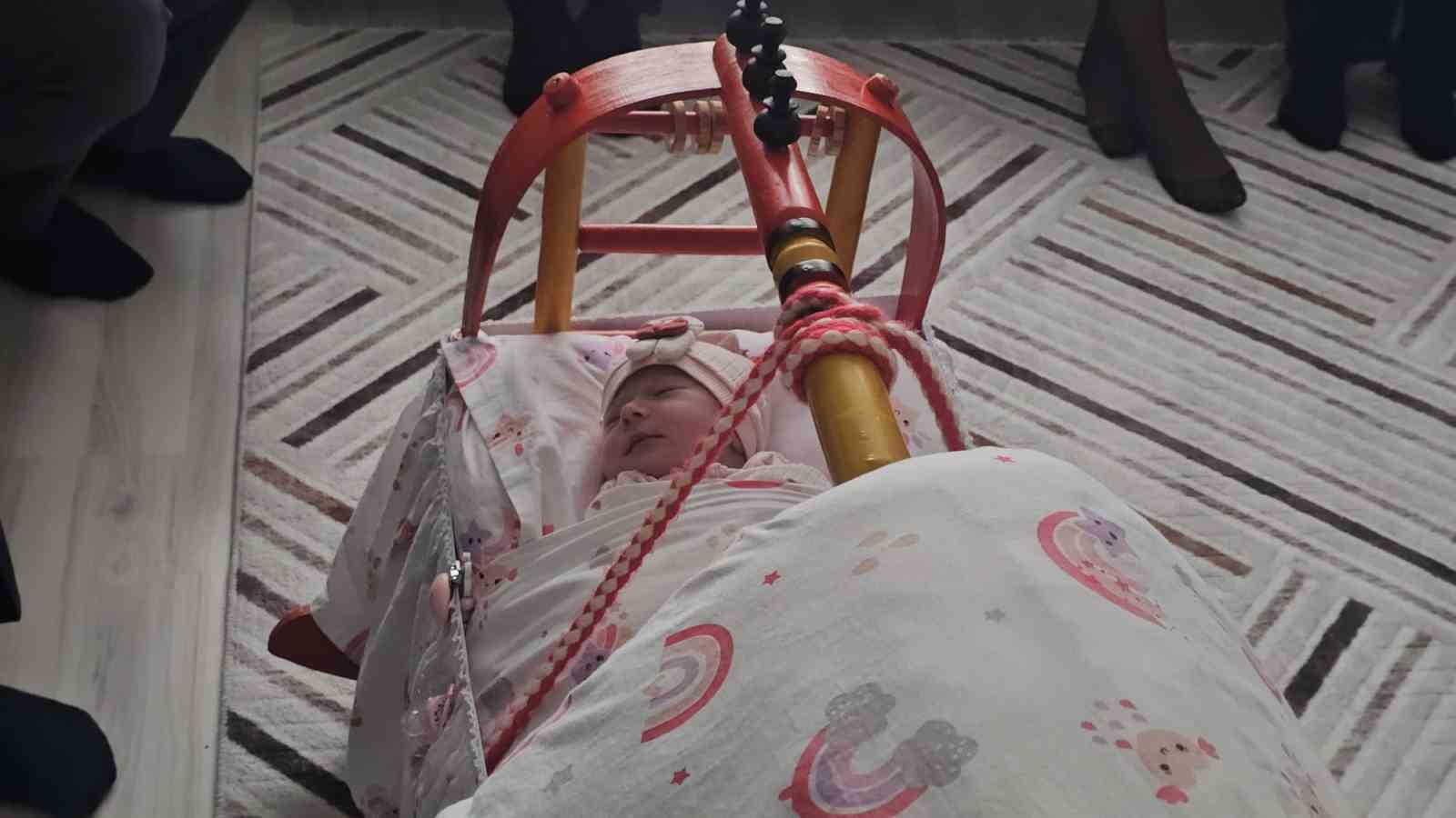 Samsun’da Aile ve Gençlik Fonu’ndan yararlanan aile bebek sevincini yaşadı
