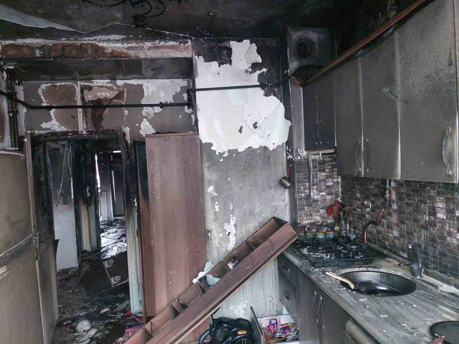 Samsun’da apartman dairesi küle döndü
