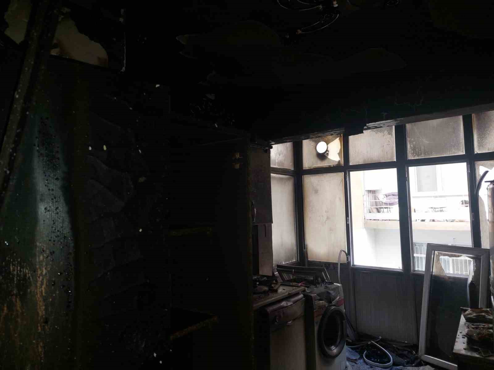 Samsun’da apartman dairesi küle döndü
