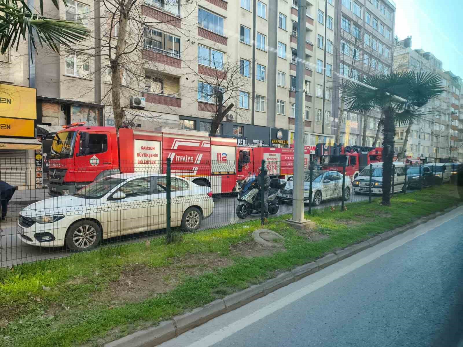 Samsun’da apartman dairesi küle döndü
