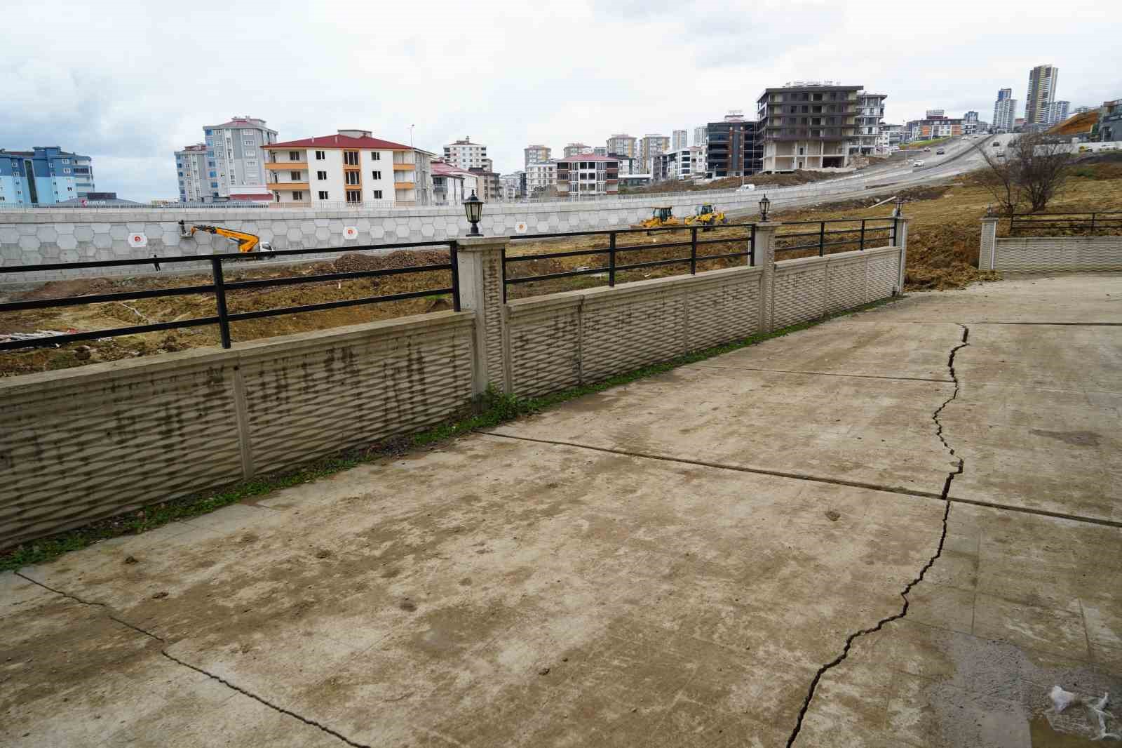Samsun’da apartmanlarda derin çatlaklar: Bina sakinleri tedirgin
