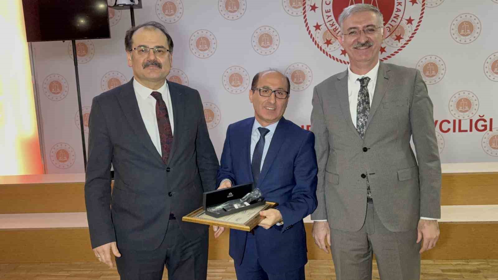 Samsun’da başarılı hâkimlere Adalet Başarı Belgesi

