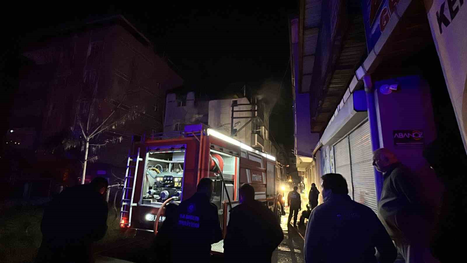 Samsun’da çatı katı alev alev yandı: 1 yaralı

