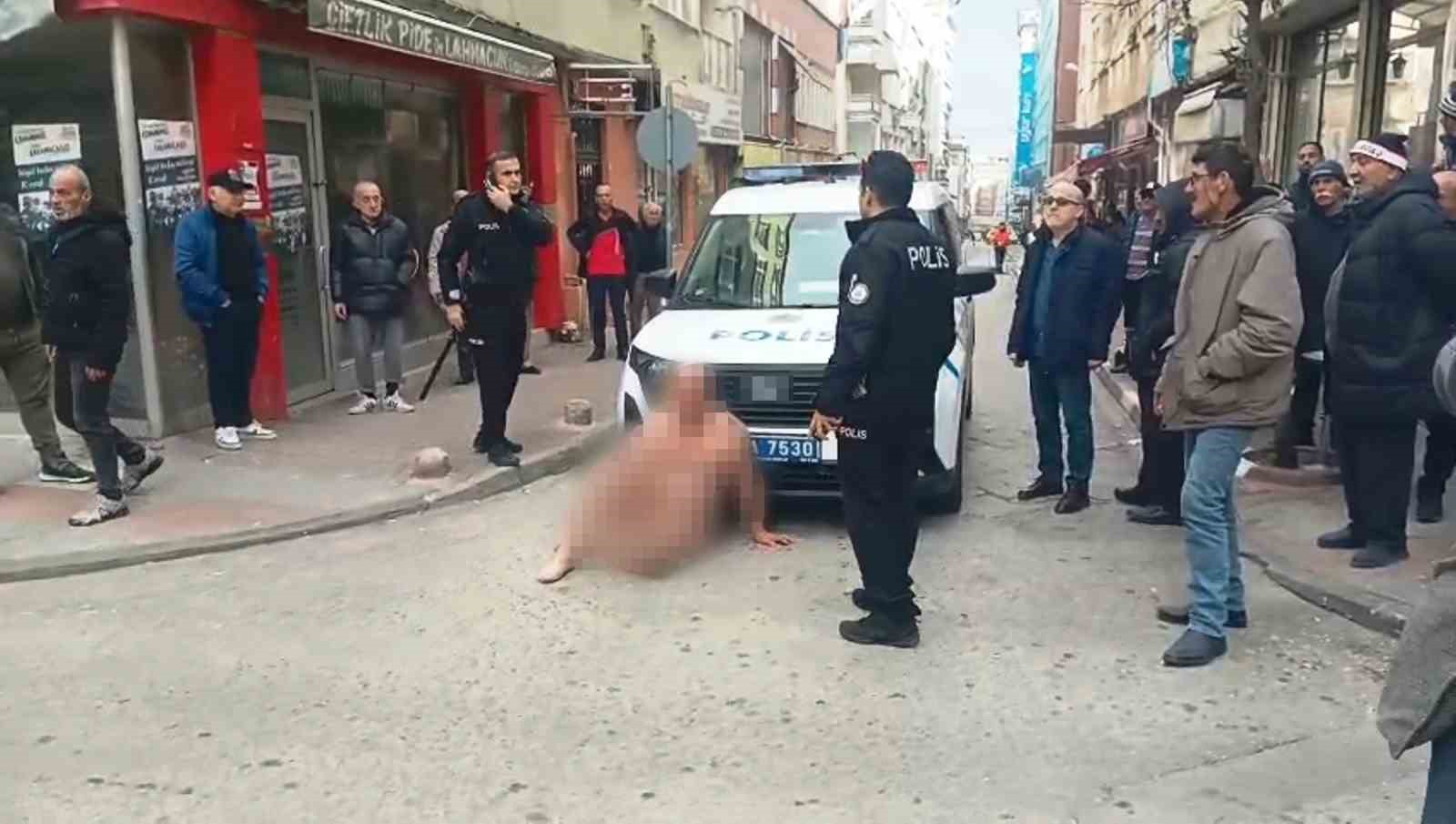 Samsun’da çıplak halde caddede dolaşan şahıs gözaltına alındı
