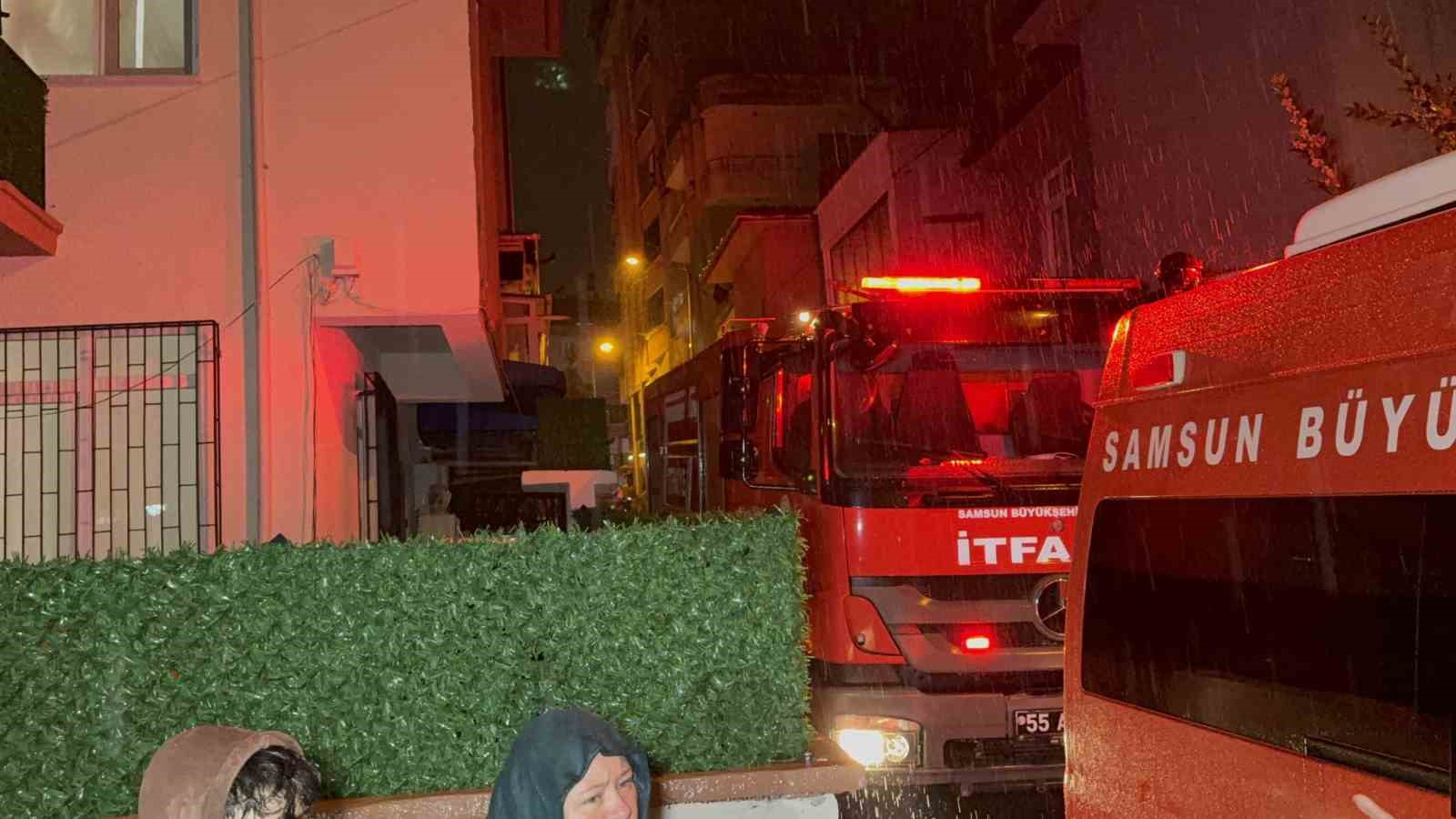 Samsun’da ev yangını: Anne ve 6 aylık bebeği hastanelik oldu
