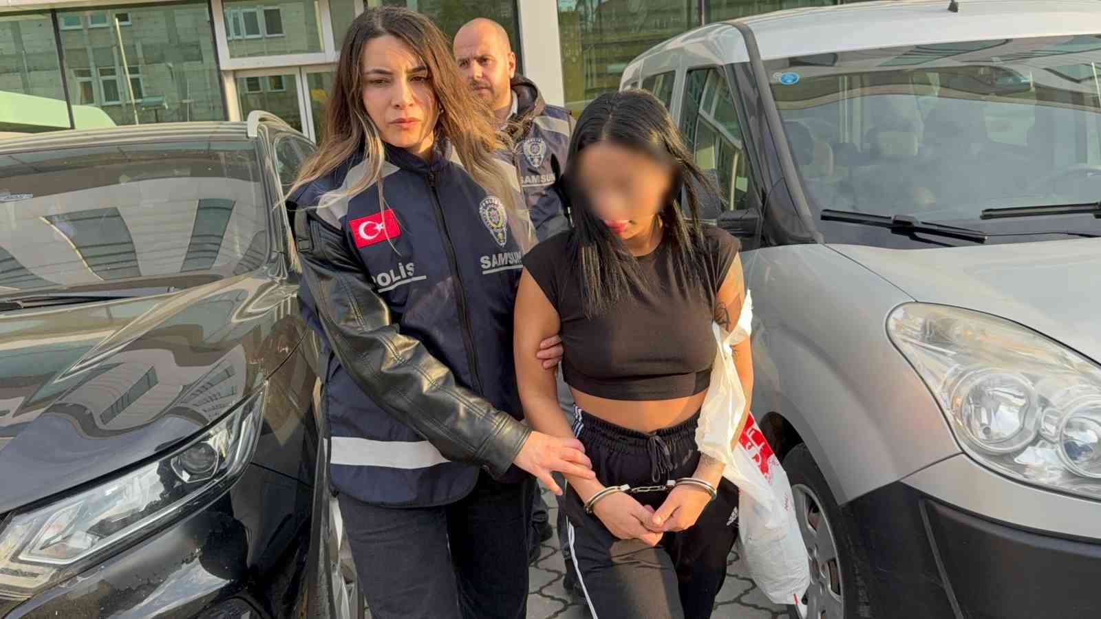 Samsun’da gasp ettikleri telefonla dudak dolgusu yaptıran 2 kadın yakalandı
