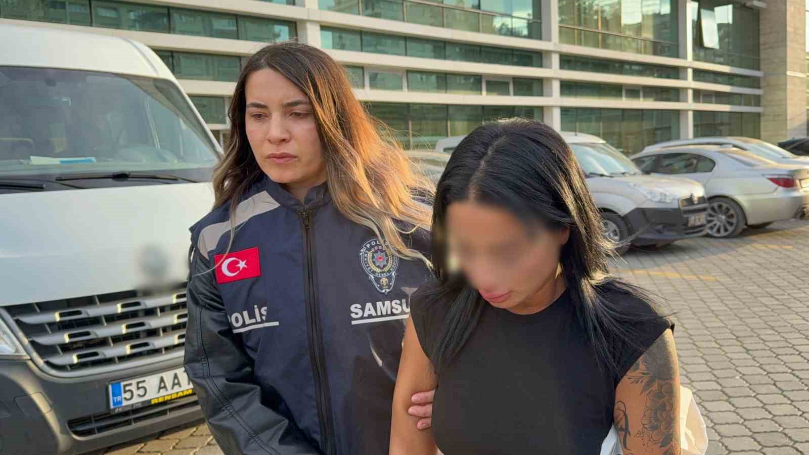 Samsun’da gasp ettikleri telefonla dudak dolgusu yaptıran 2 kadın yakalandı
