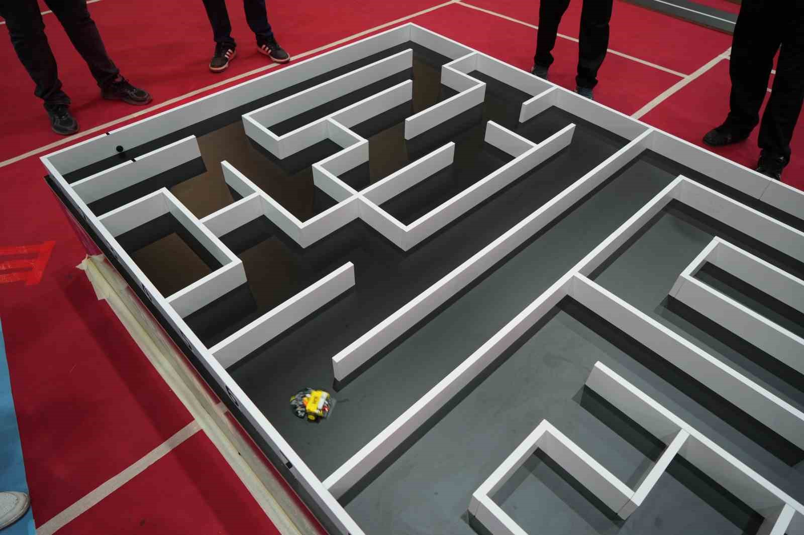 Samsun’da genç kaşifler robotlarıyla sahnede
