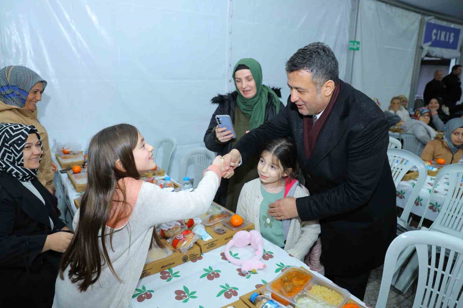 Samsun’da her gün 15 bin kişilik iftar sofrası kuruluyor
