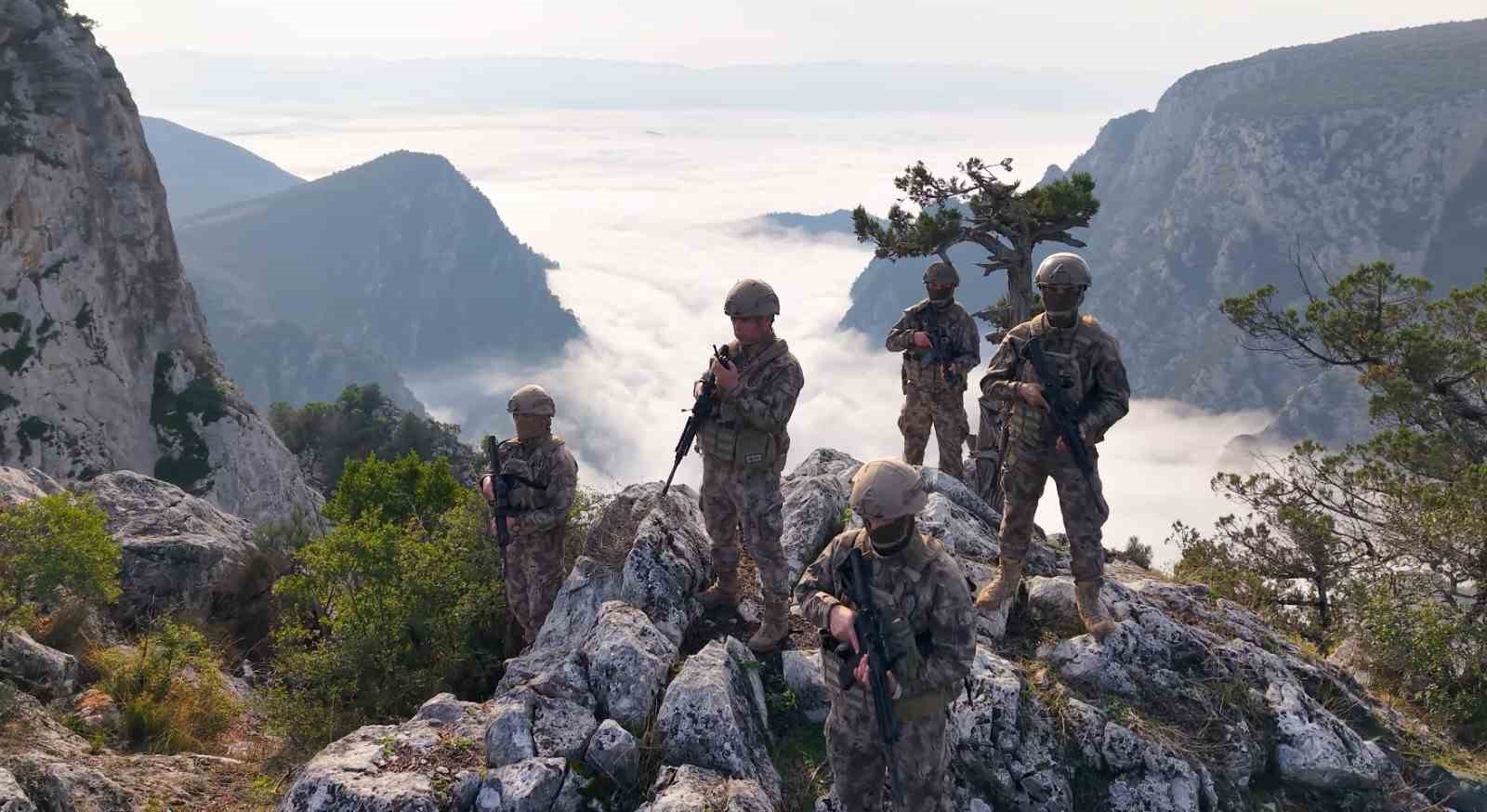 Samsun’da huzurun inşası: Güvenlikte ’Türkiye Yüzyılı’ vurgusu
Samsun’da huzurun inşası: Güvenlikte ’Türkiye Yüzyılı’ vurgusu