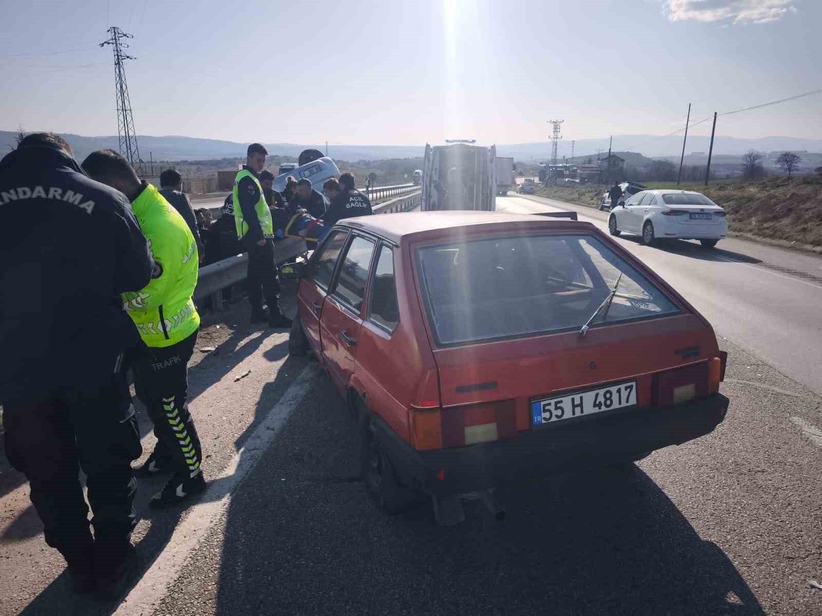 Samsun’da iki otomobil çarpıştı: 3 yaralı
