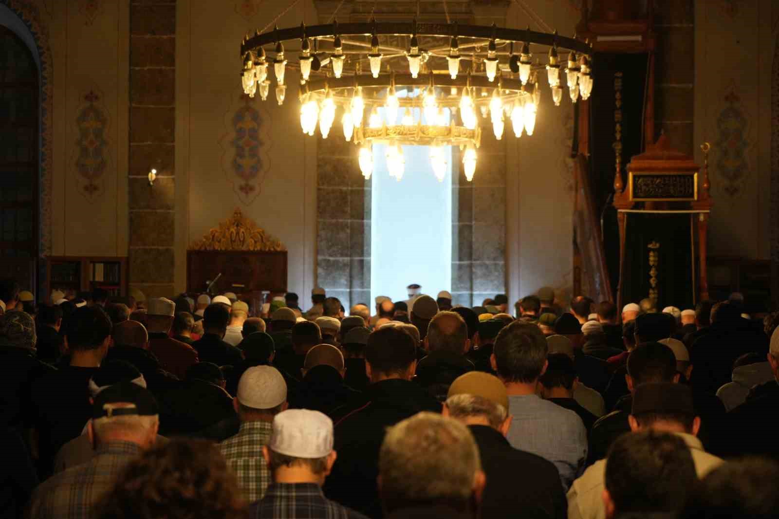 Samsun’da ilk teravih namazı kılındı

