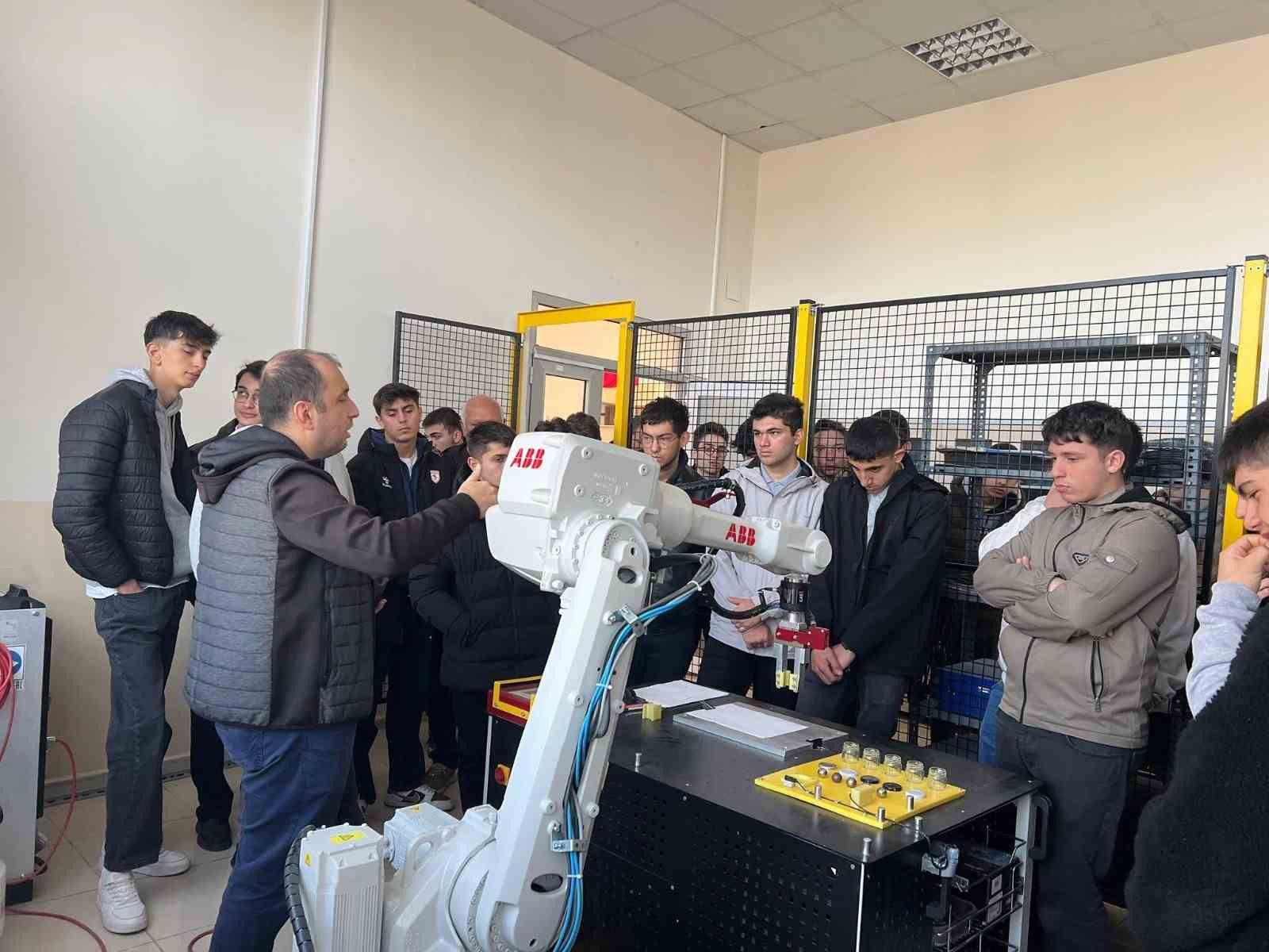 Samsun’da kariyer odaklı eğitimler sürüyor
