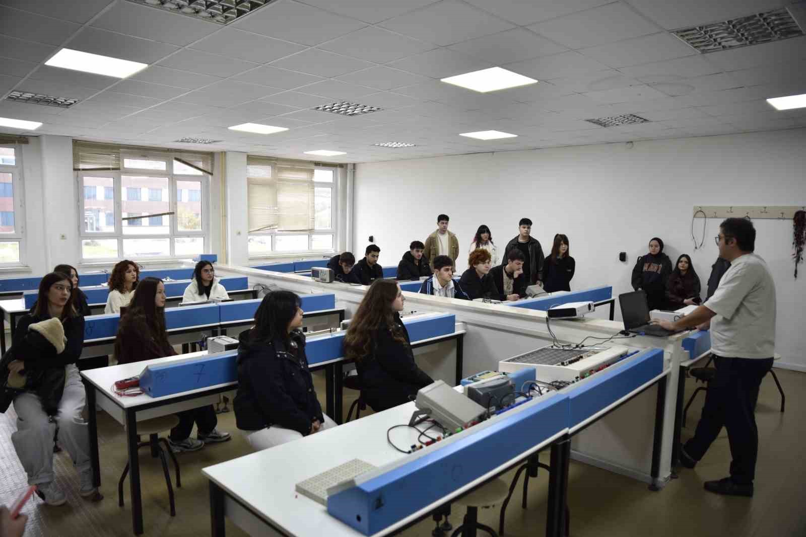 Samsun’da kariyer odaklı eğitimler sürüyor
