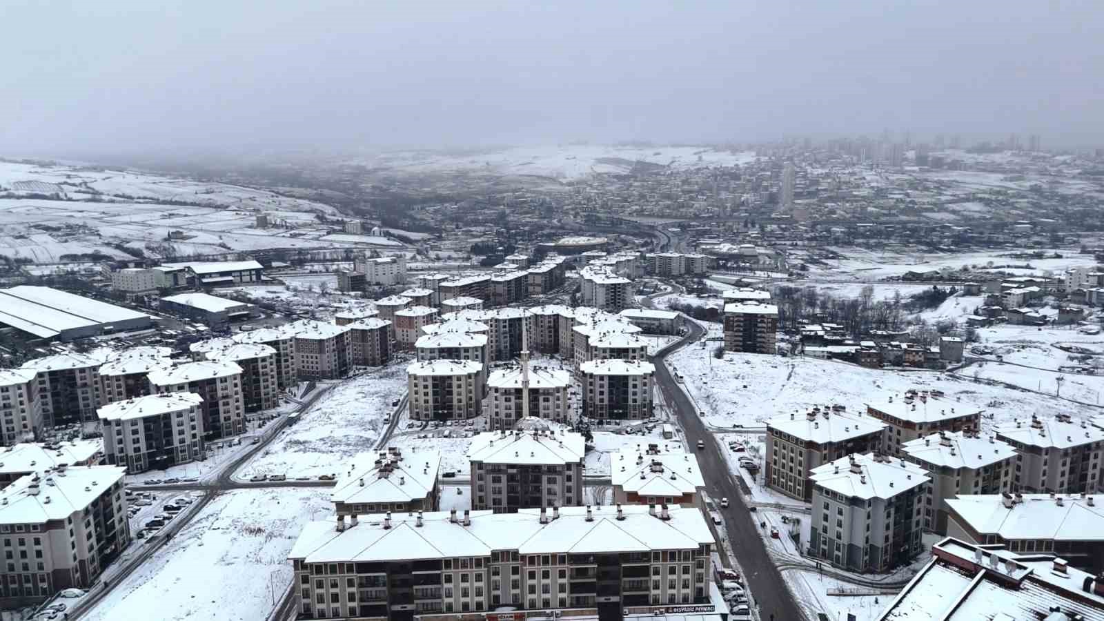 Samsun’da karla mücadele: 379 yol açıldı, 14 yolun açılması için çalışma sürüyor
