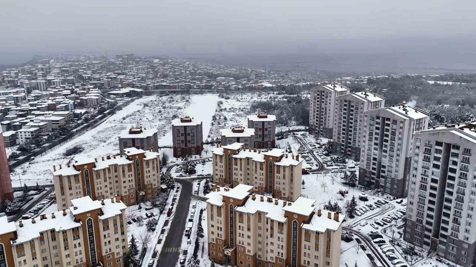 Samsun’da karla mücadele: 379 yol açıldı, 14 yolun açılması için çalışma sürüyor
