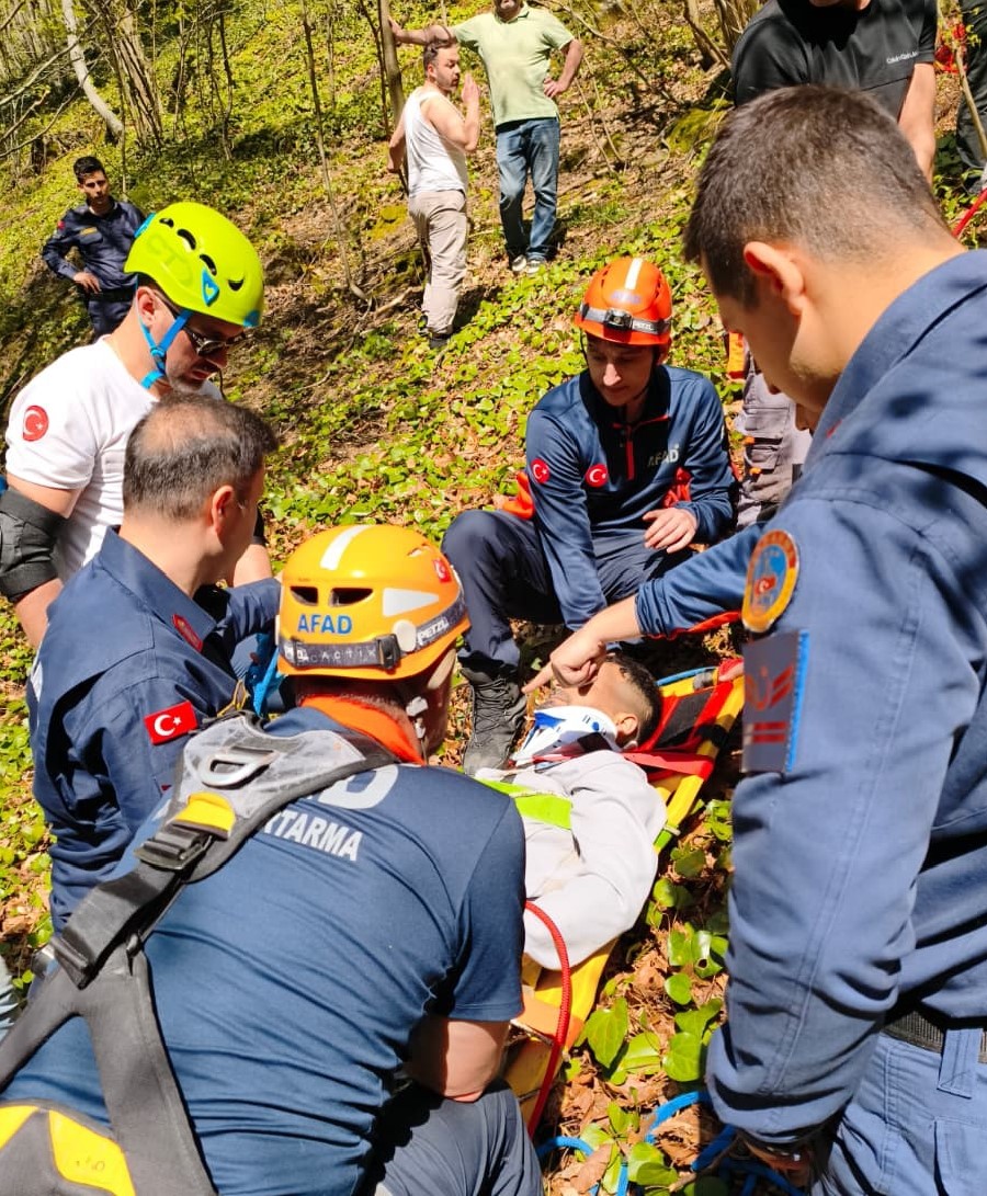 Samsun’da kayalıklardan düşen şahıs yaralandı

