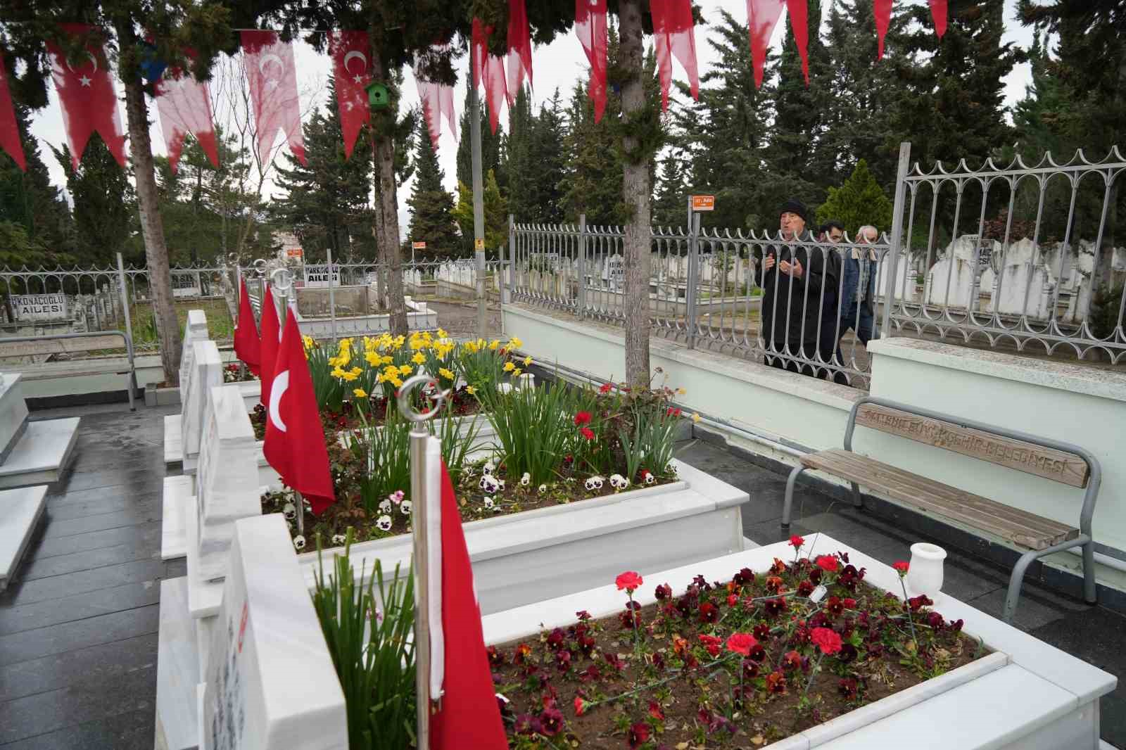 Samsun’da mezarlıklar ziyaretçilerle doldu taştı: Şehitliklerde hüzün
