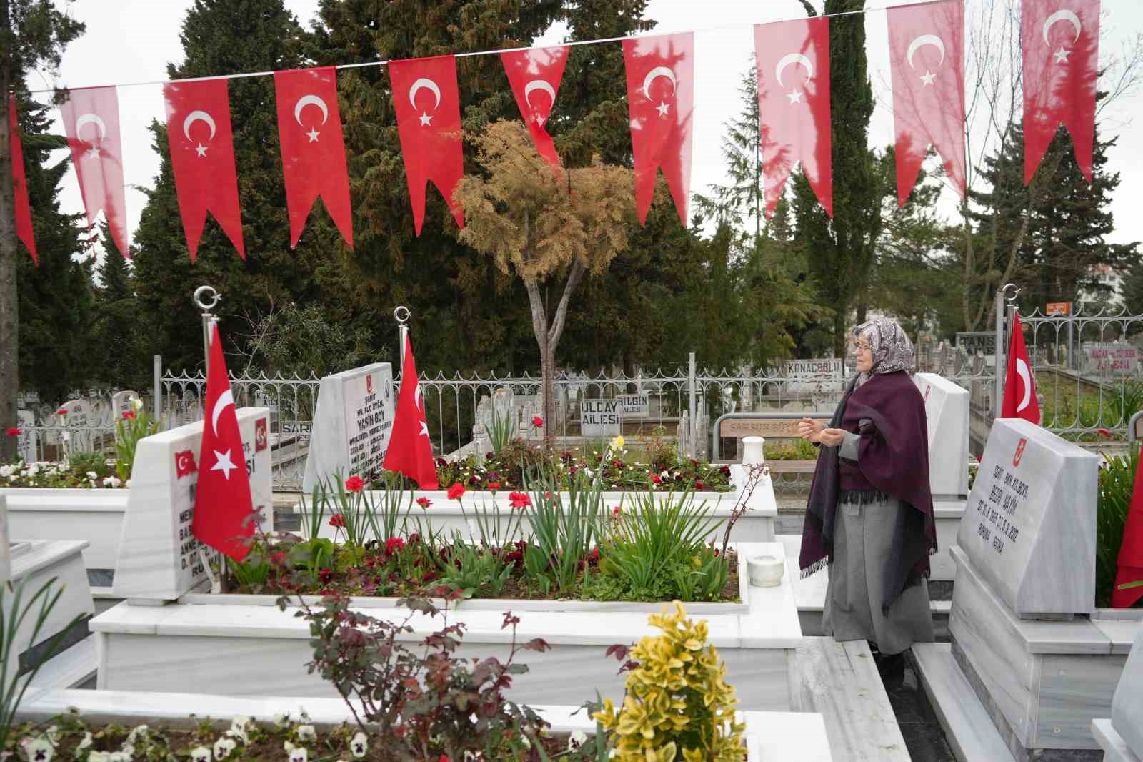 Samsun’da mezarlıklar ziyaretçilerle doldu taştı: Şehitliklerde hüzün
