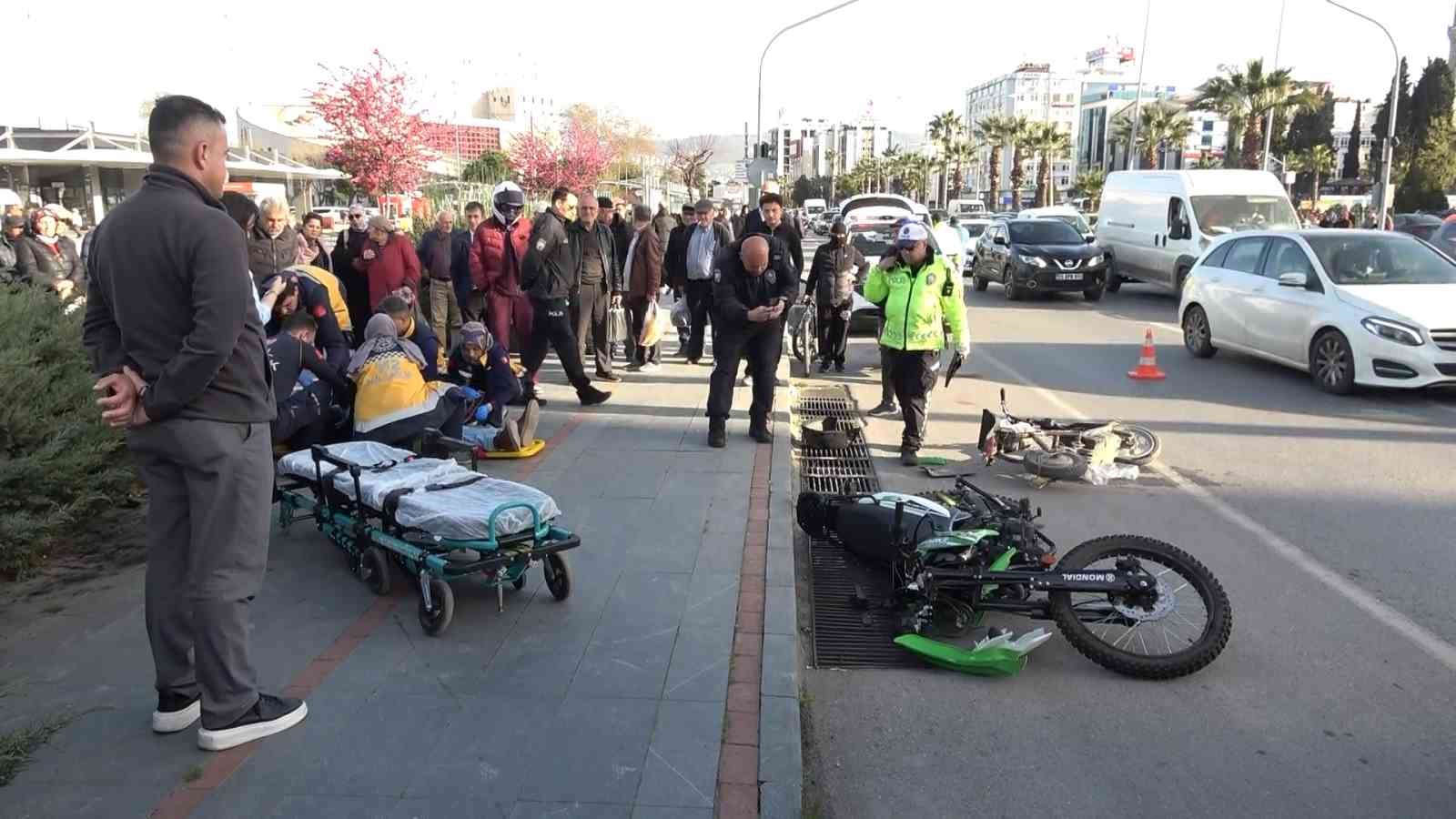 Samsun’da motosiklet ile elektrikli scooter çarpıştı: 2 yaralı
