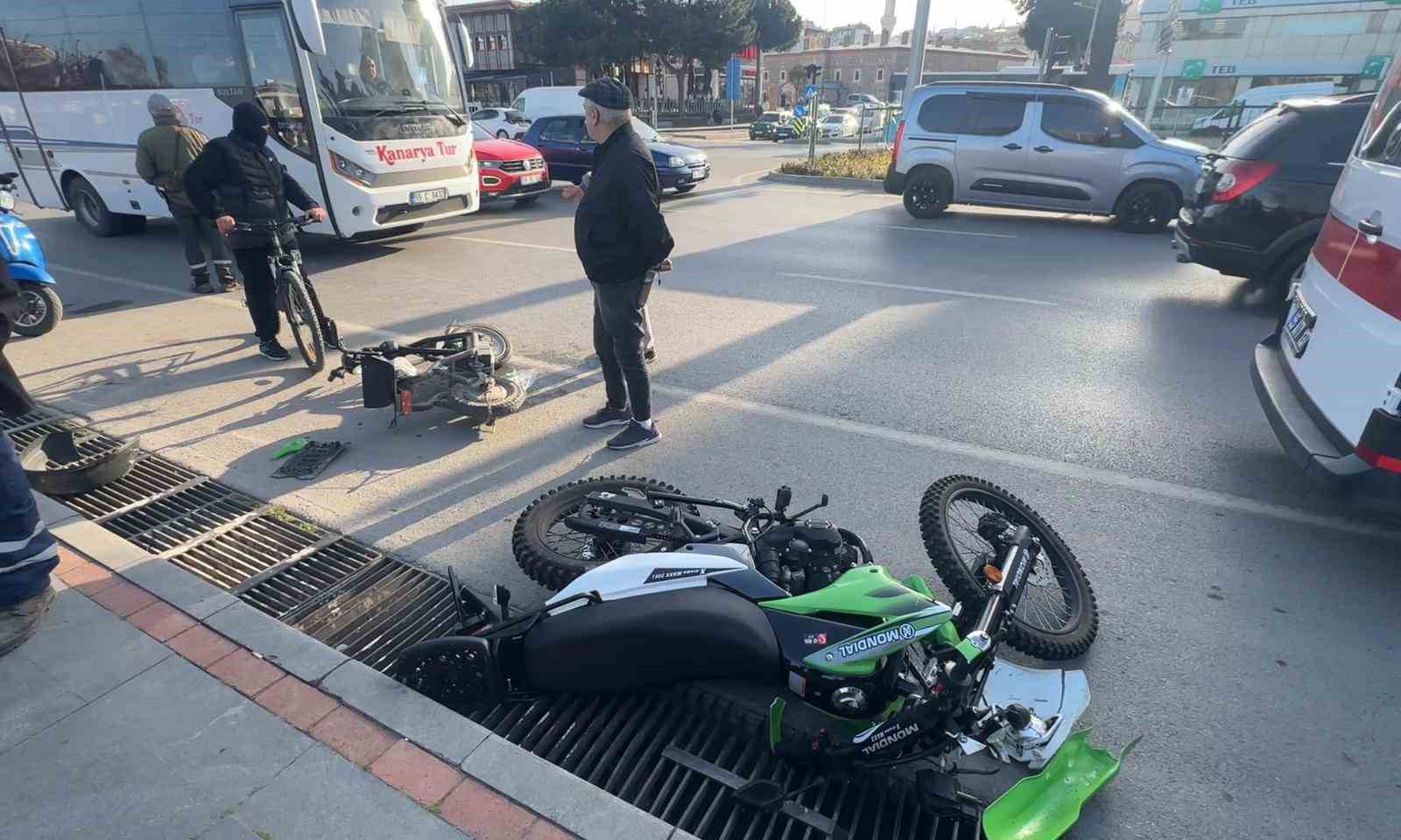 Samsun’da motosiklet ile elektrikli scooter çarpıştı: 2 yaralı
