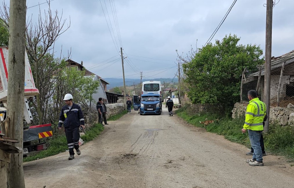 Samsun’da öğrenci servisi direğe çarptı: 12 yaralı
