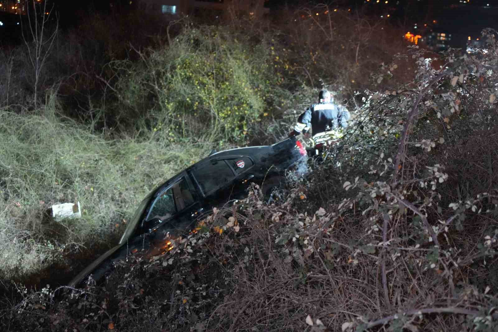 Samsun’da otomobil 3 metre yükseklikten yuvarlandı: Sürücü yara almadan kurtuldu

