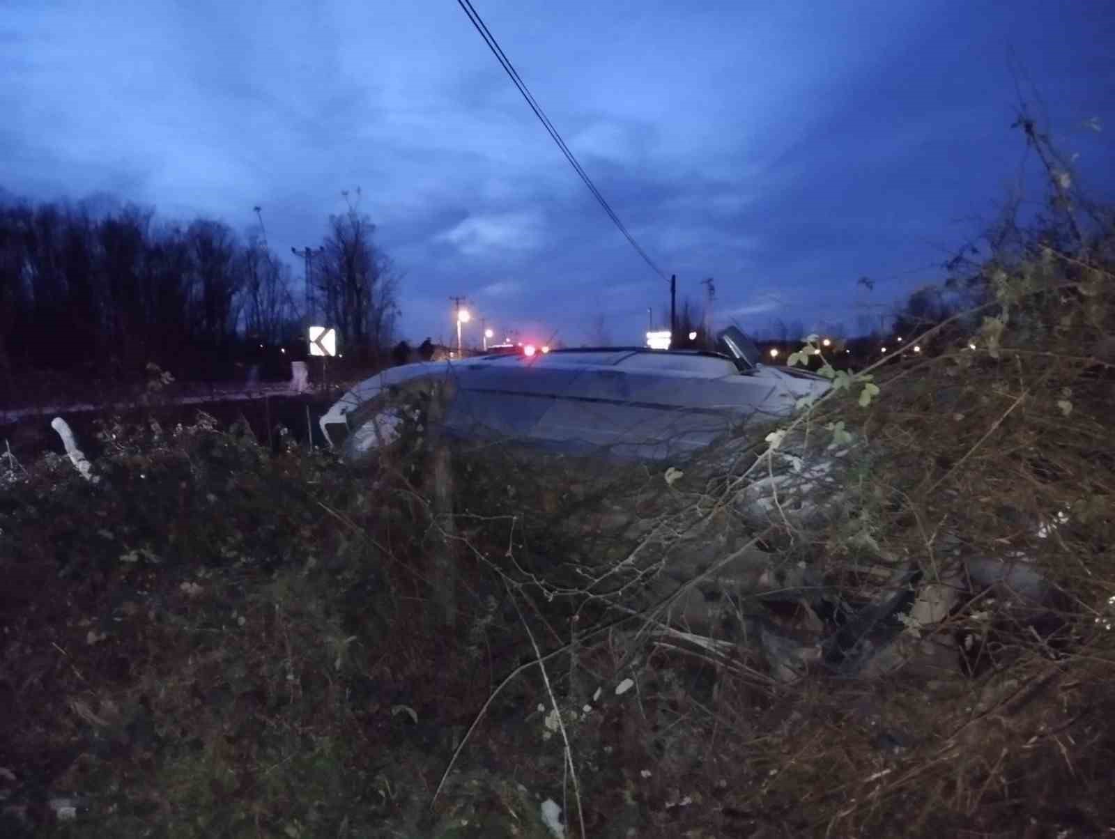 Samsun’da otomobil şarampole yuvarlandı: 3 yaralı
