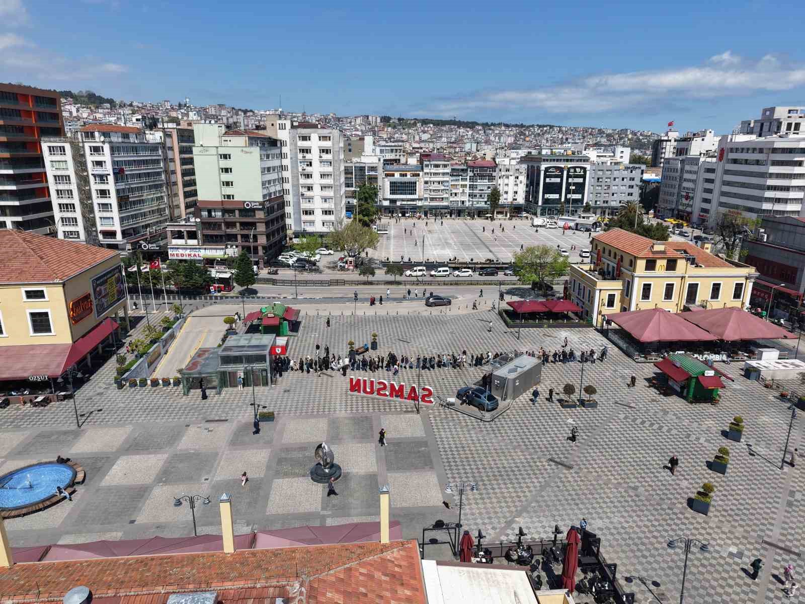 Samsun’da şampiyonluk maçı heyecanı: Biletler için kuyruk oluştu
