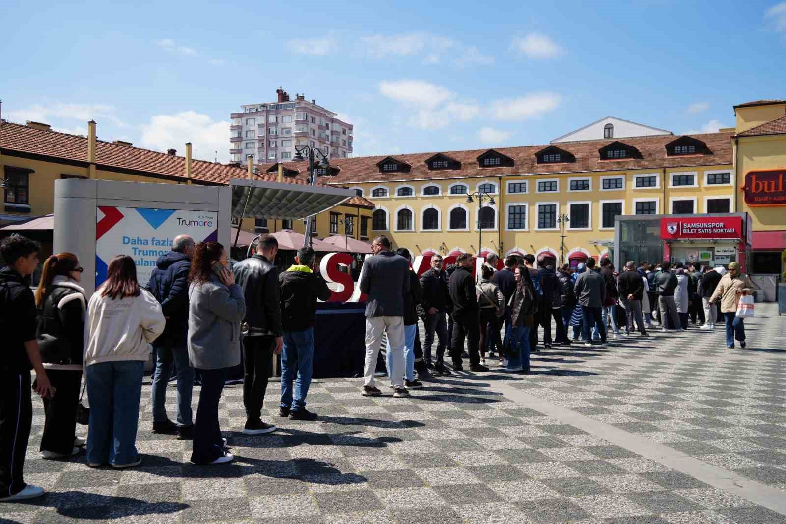 Samsun’da şampiyonluk maçı heyecanı: Biletler için kuyruk oluştu
