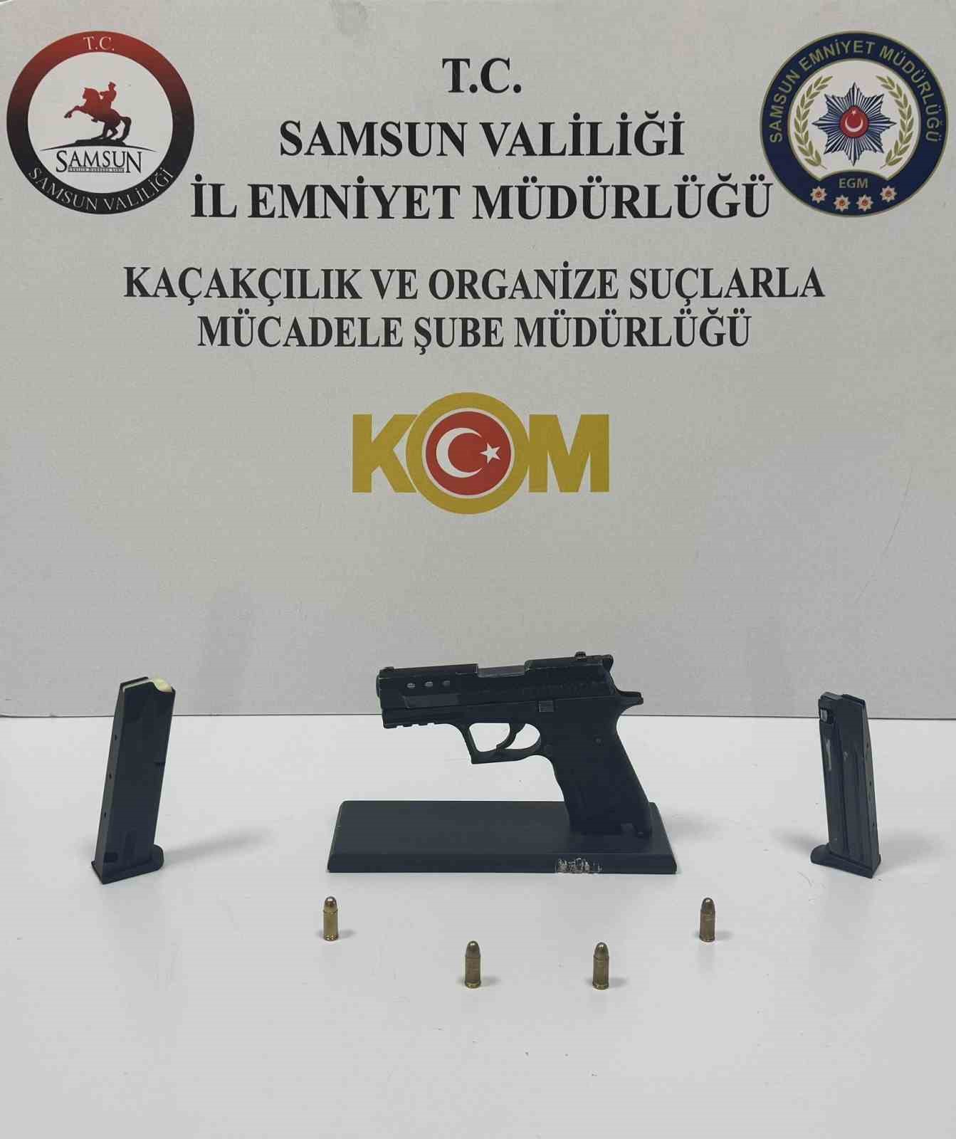 Samsun’da silahlı tehdit ve zorla para alma iddiası: 4 şüpheli adliyede
Samsun’da silahlı tehdit ve zorla para alma iddiası: 4 şüpheli adliyede