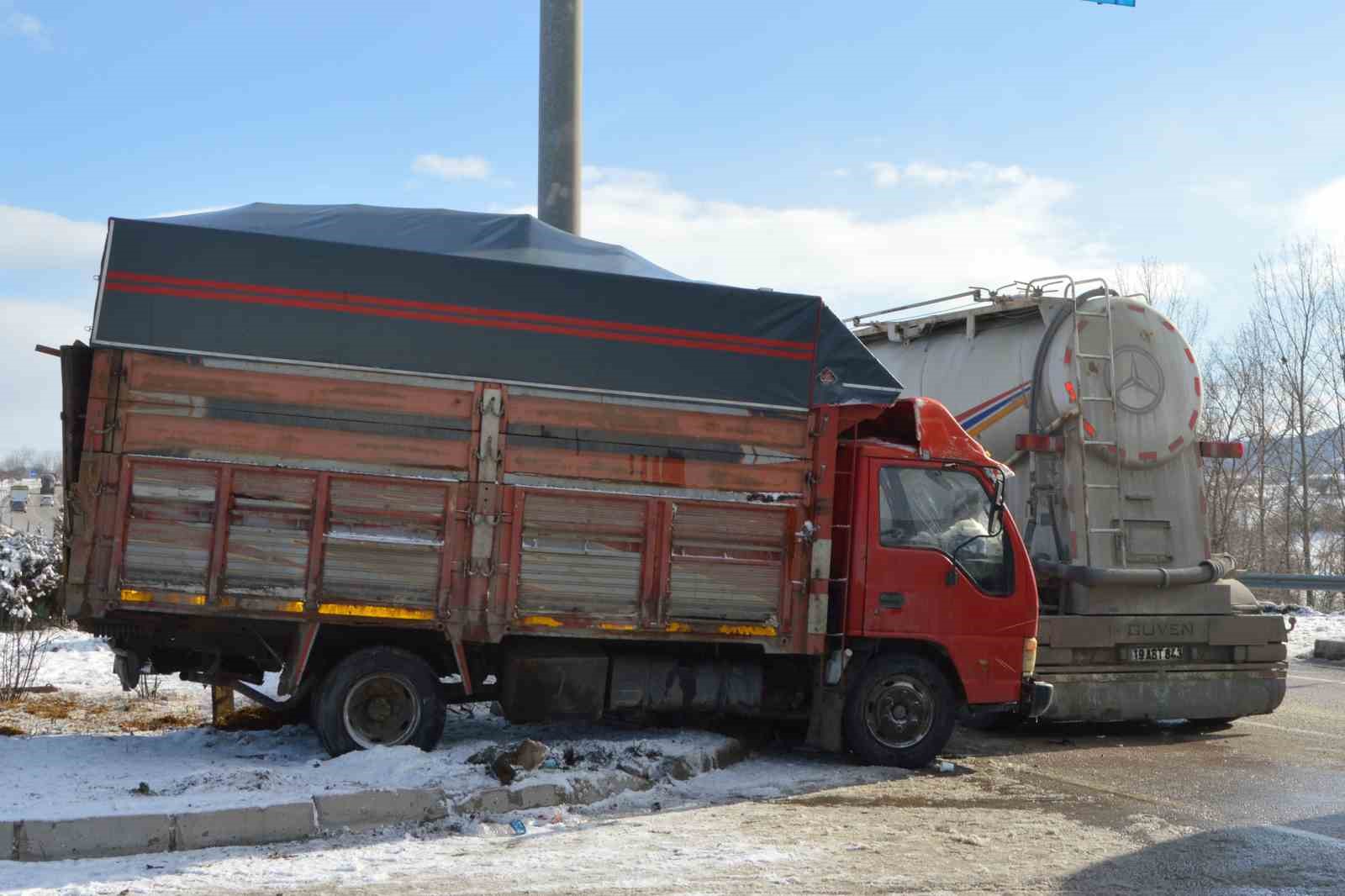 Samsun’da tır ile kamyonet çarpıştı: 2 yaralı
